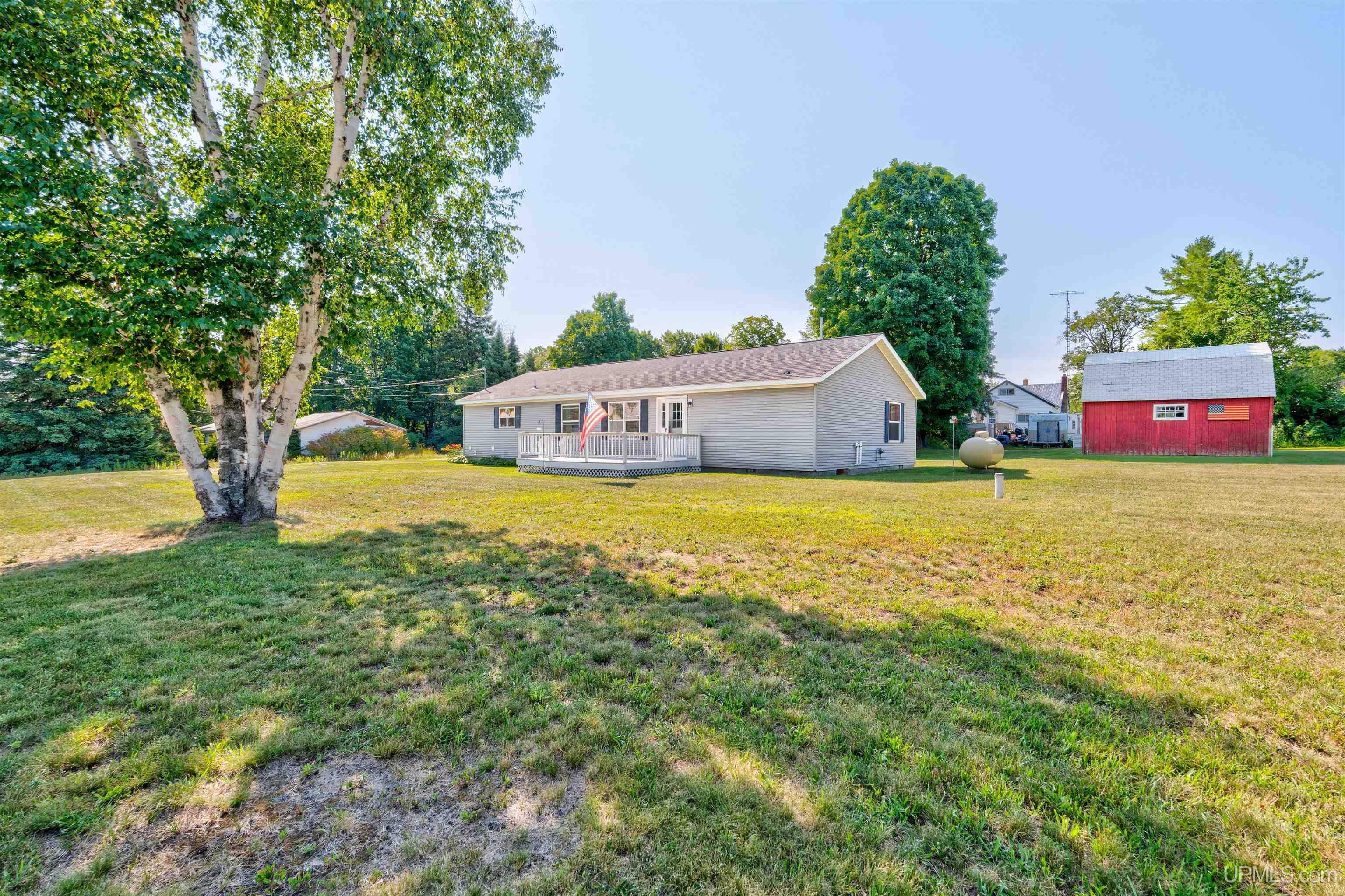 main property photo 40