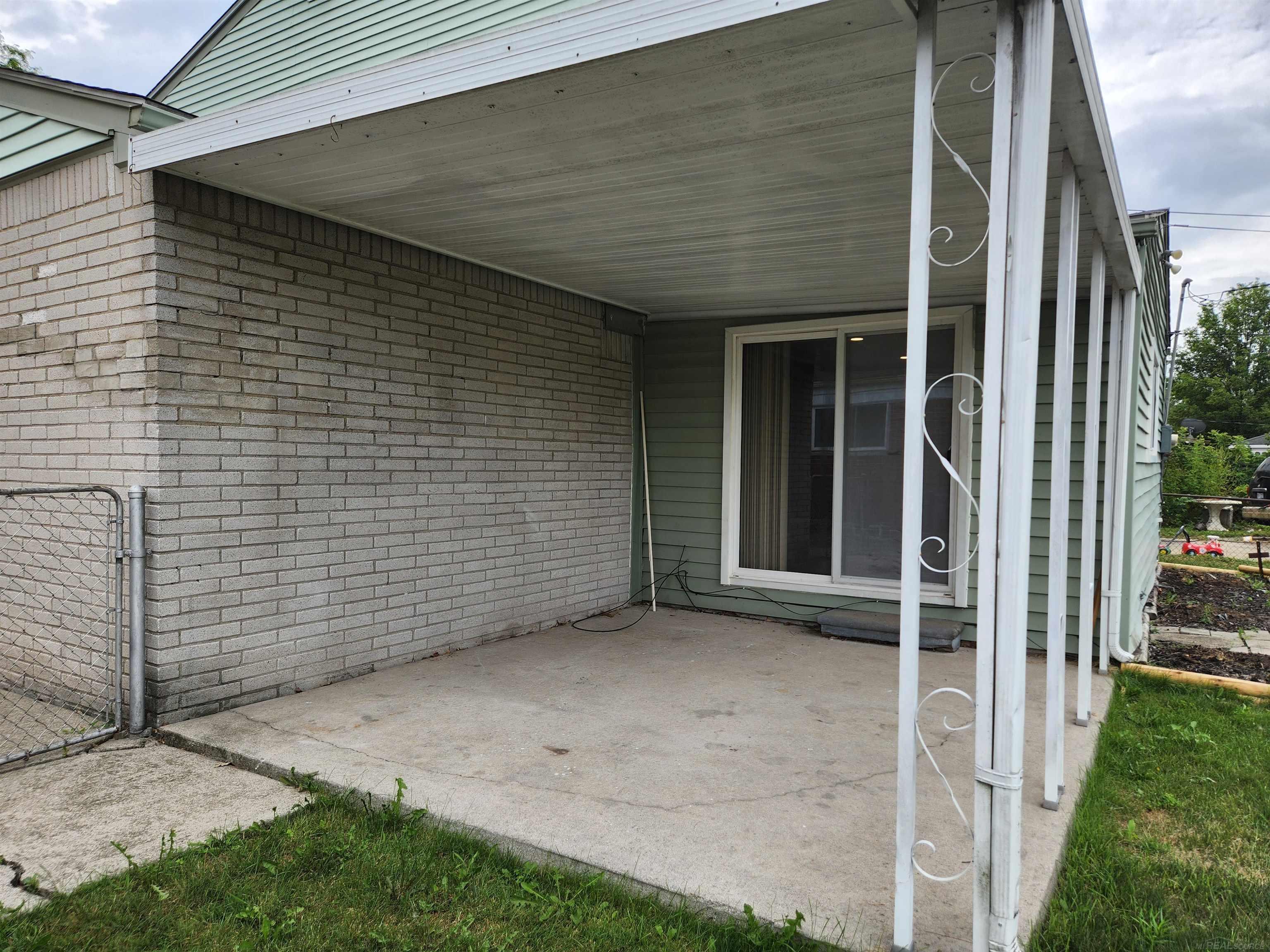 main property photo 17