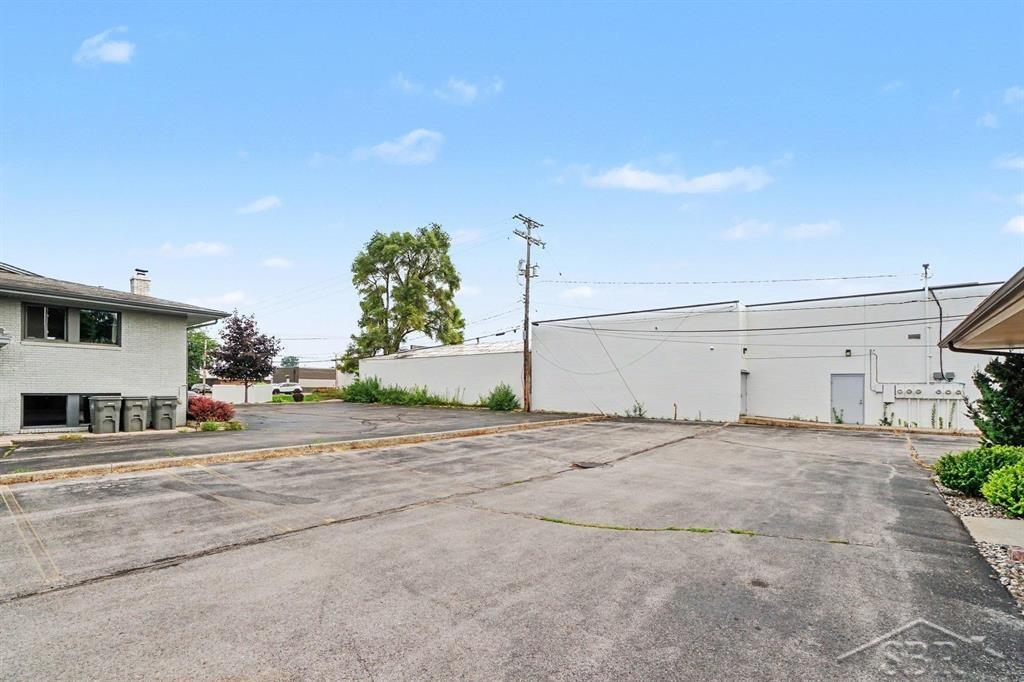 main property photo 24