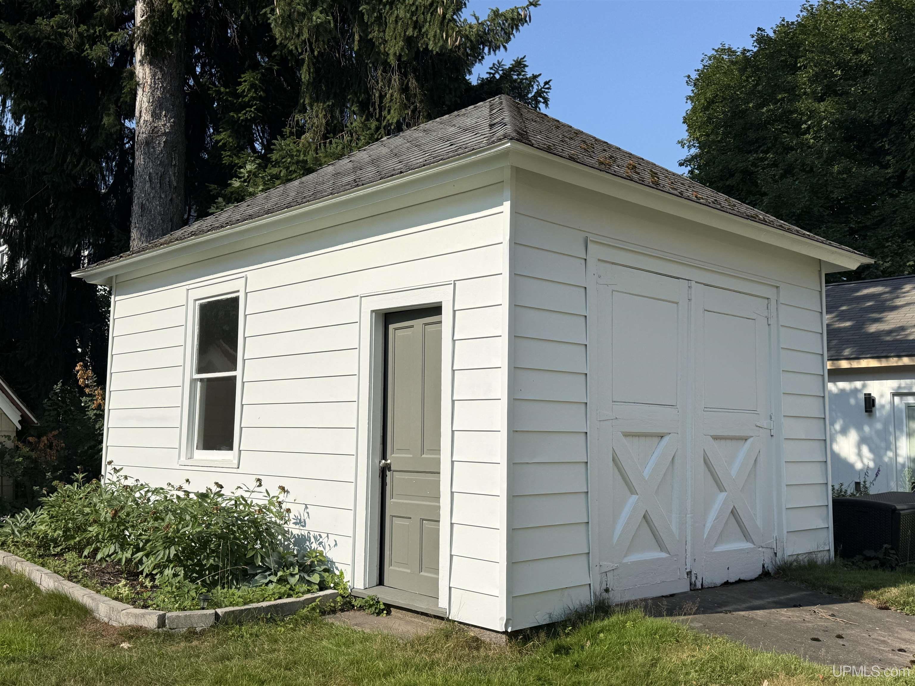 main property photo 41