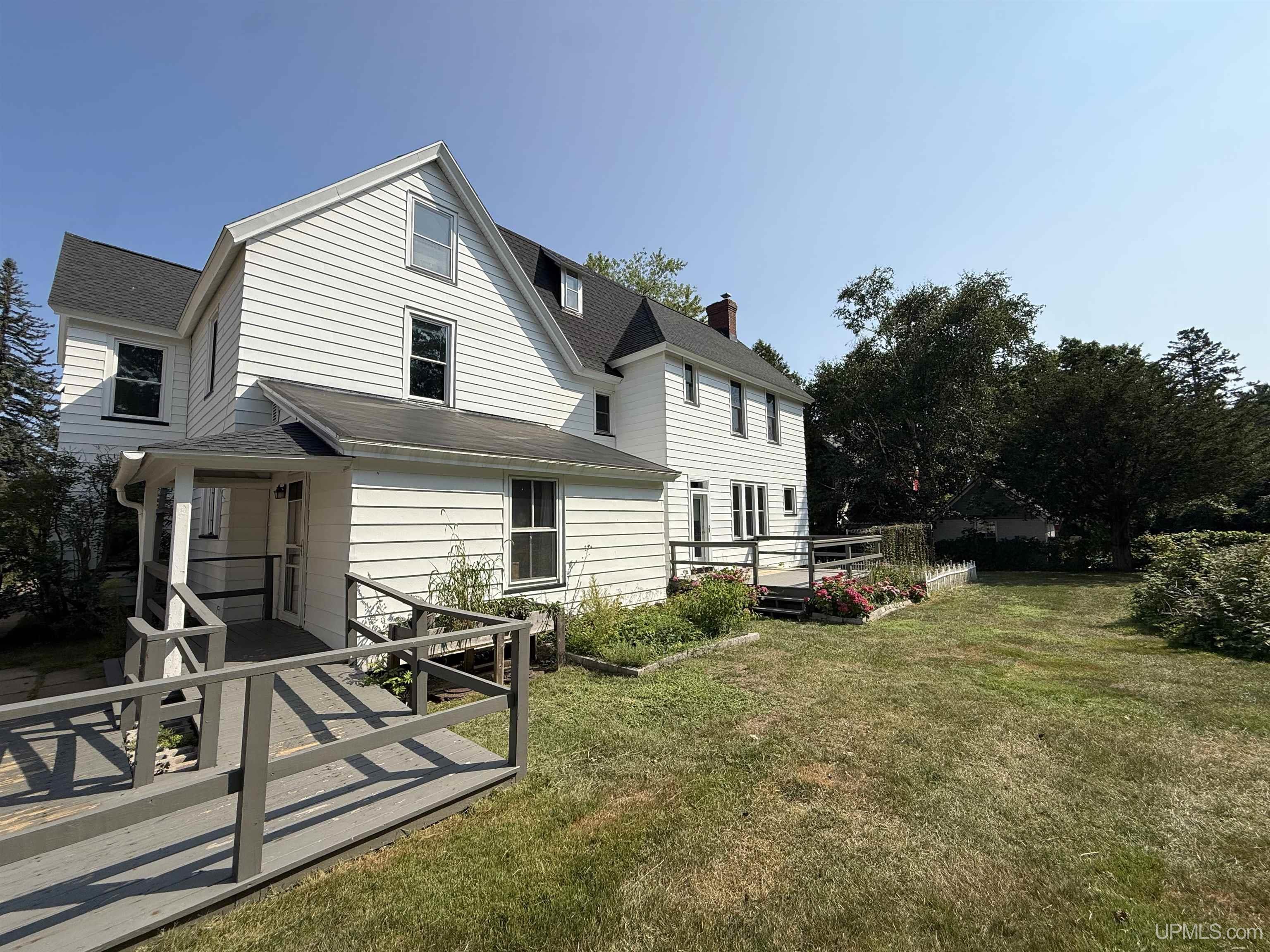 main property photo 8