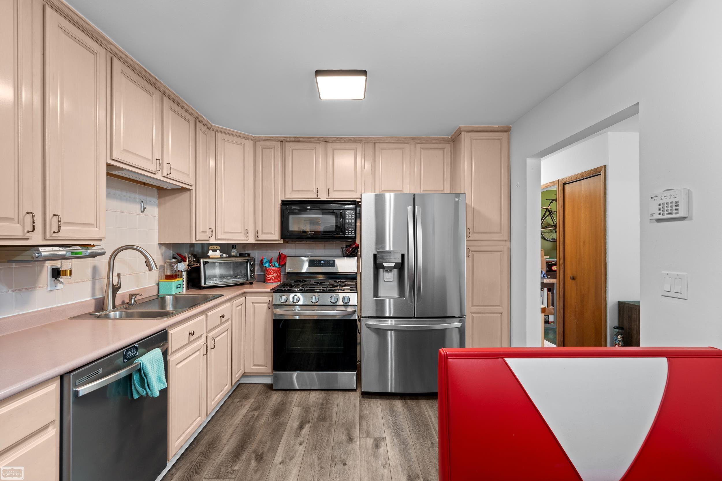 main property photo 17