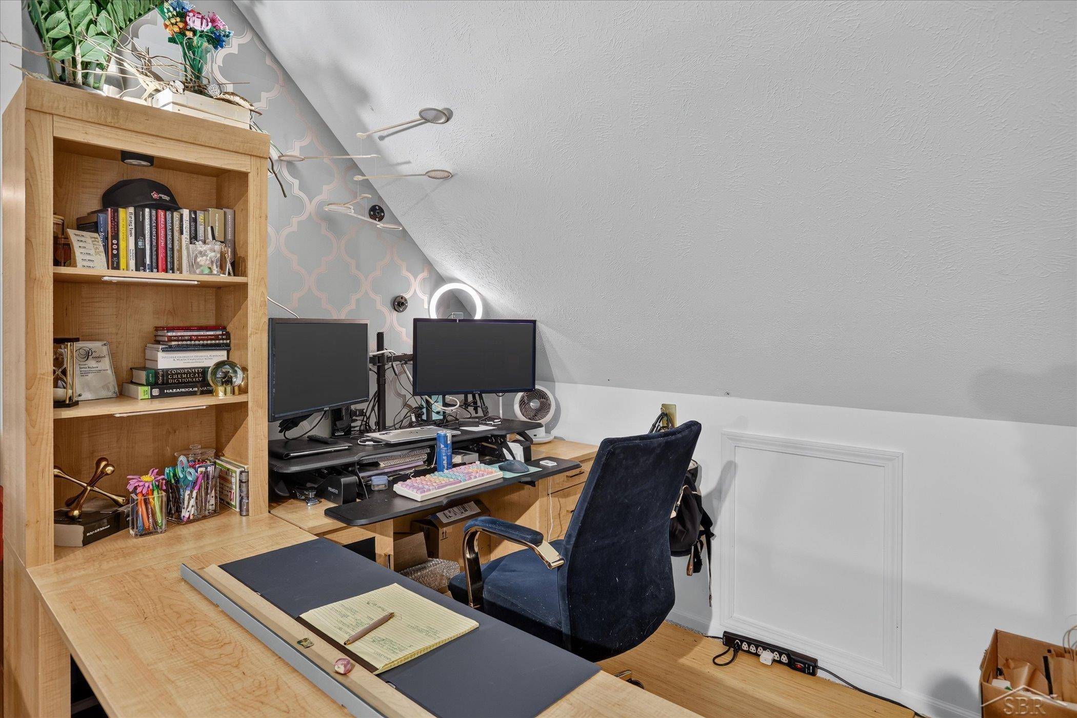 main property photo 23