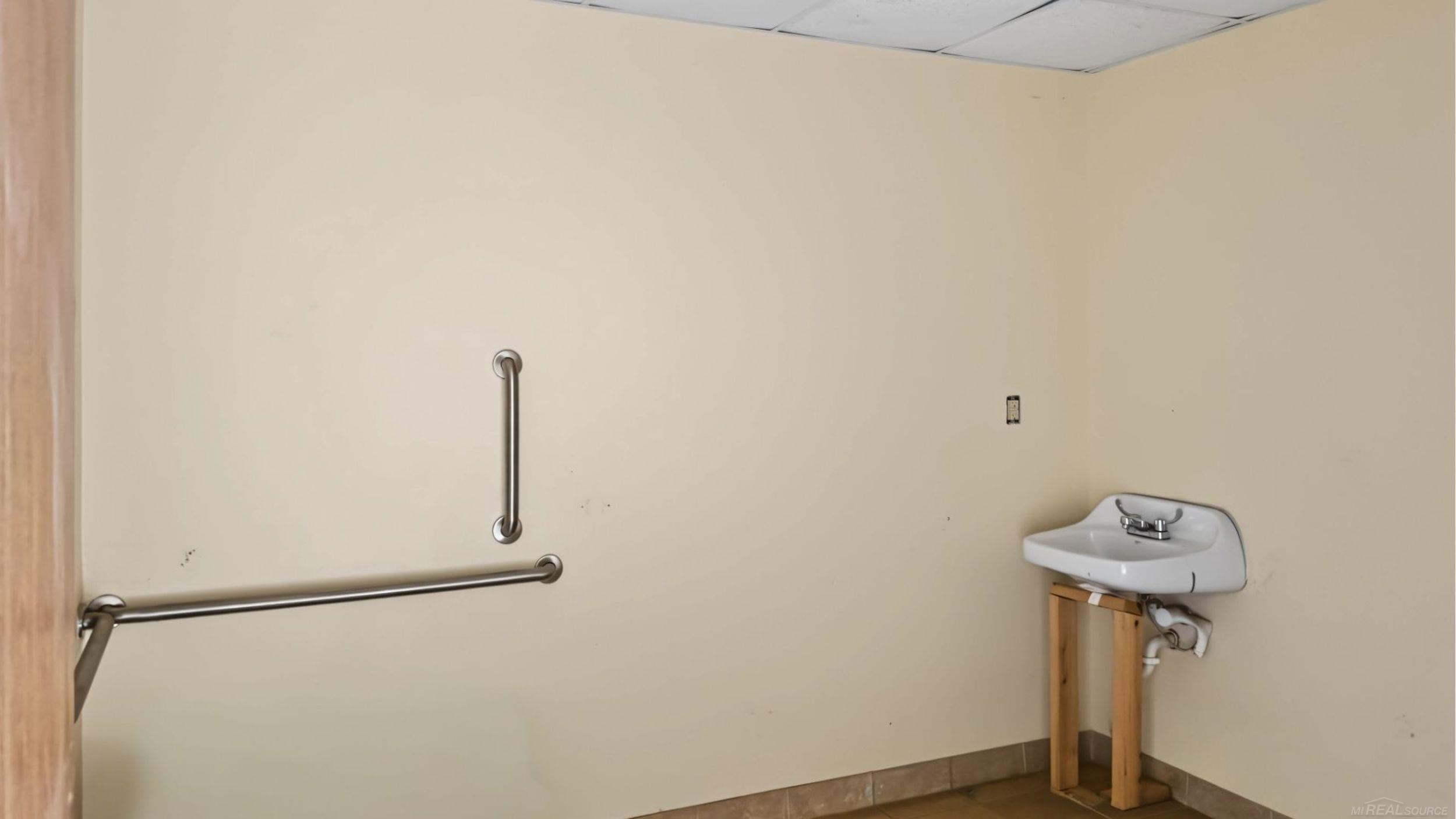 main property photo 58