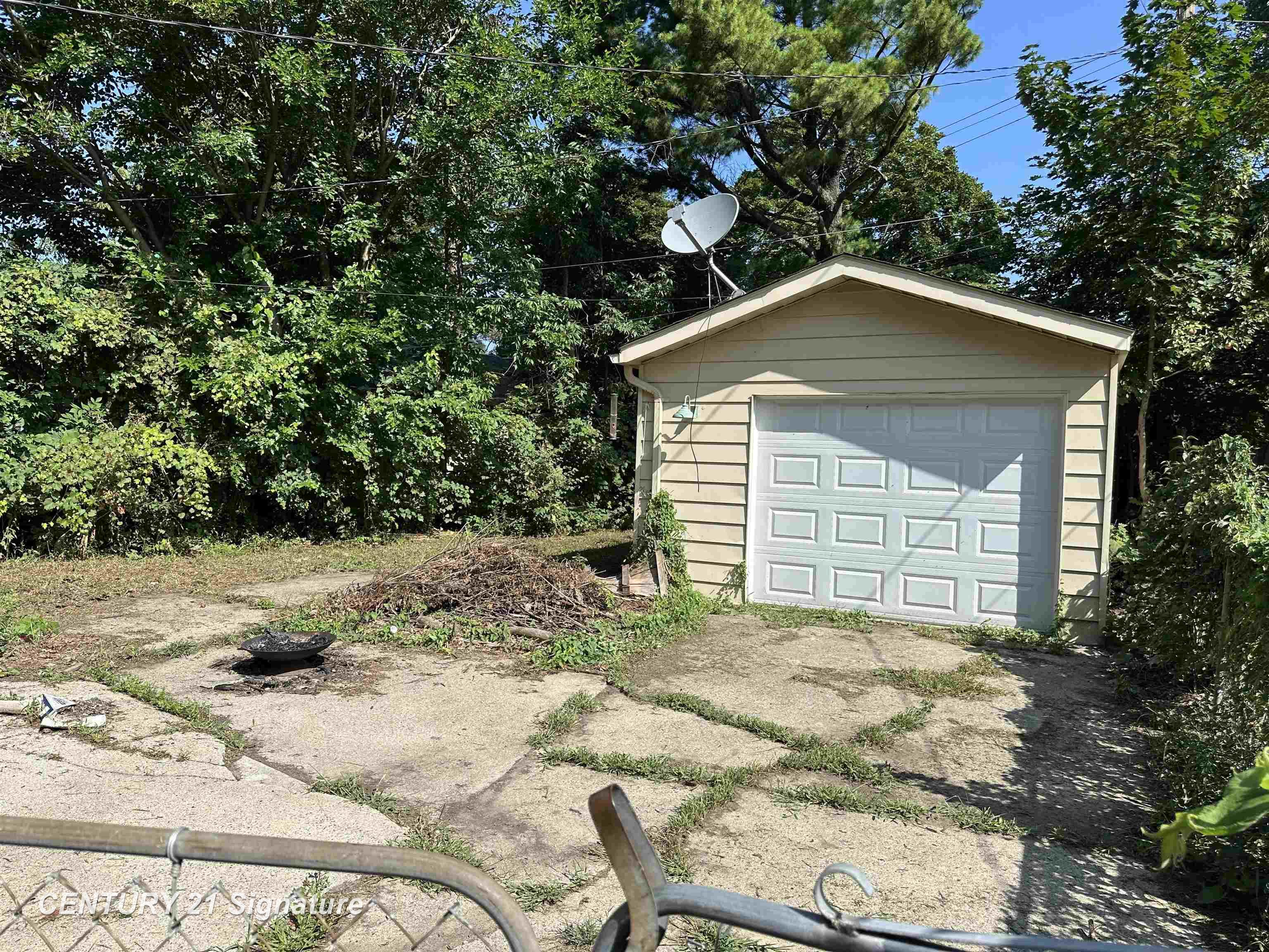 main property photo 14
