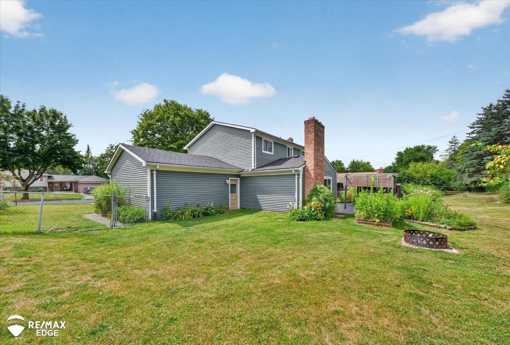 main property photo 30