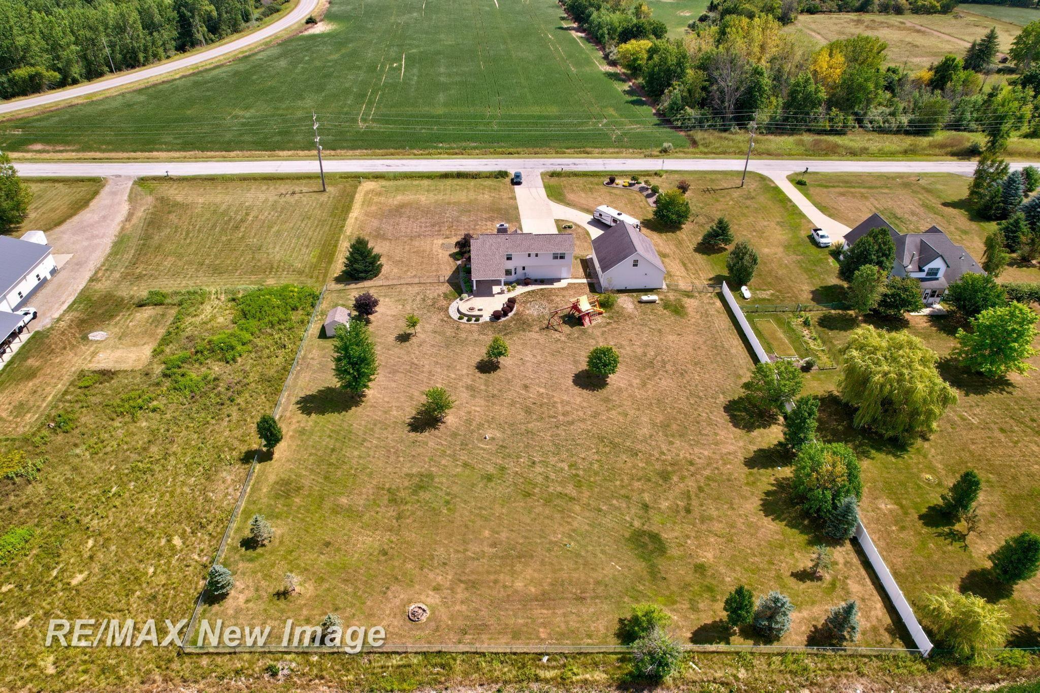 main property photo 34