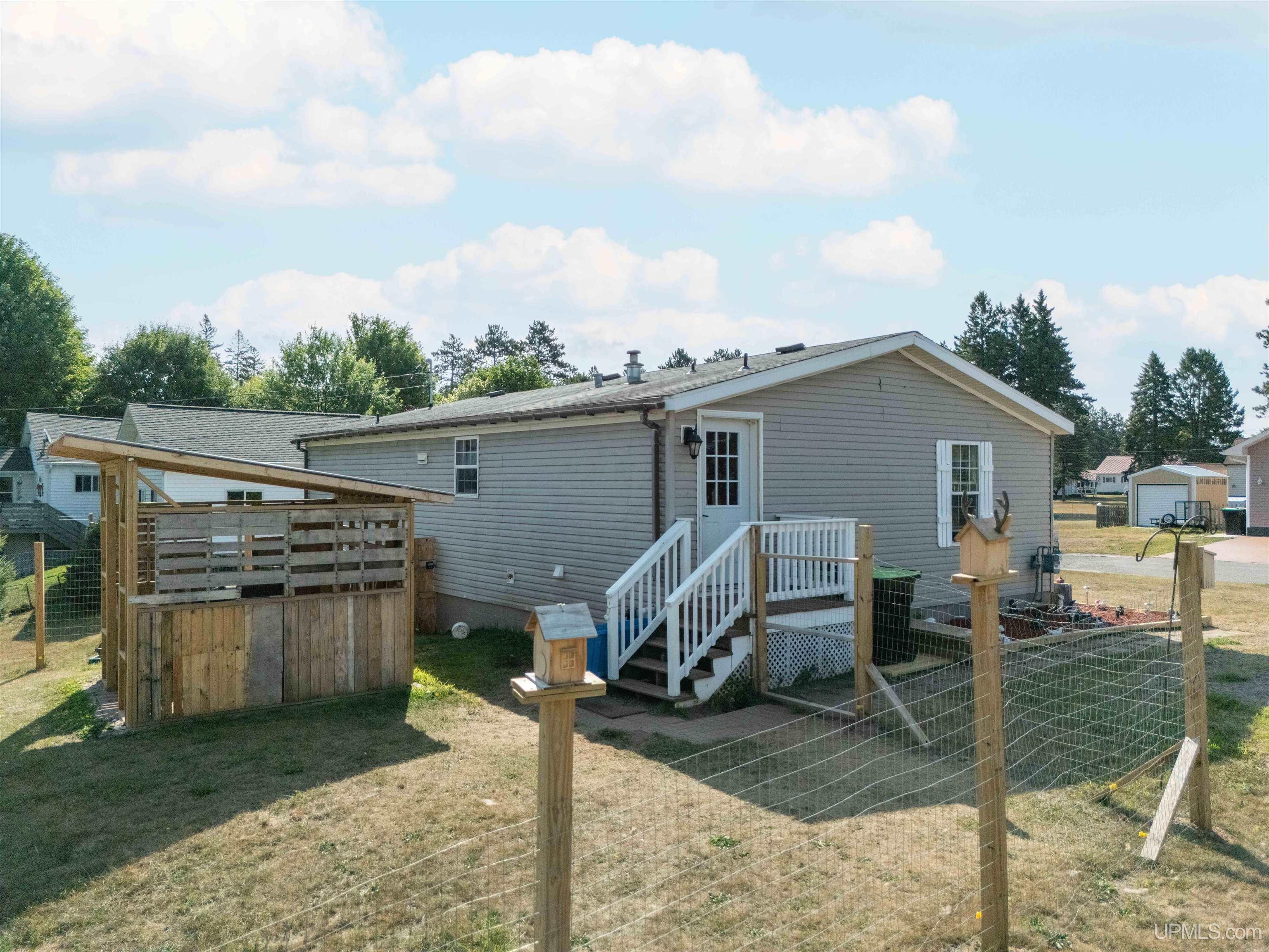main property photo 23