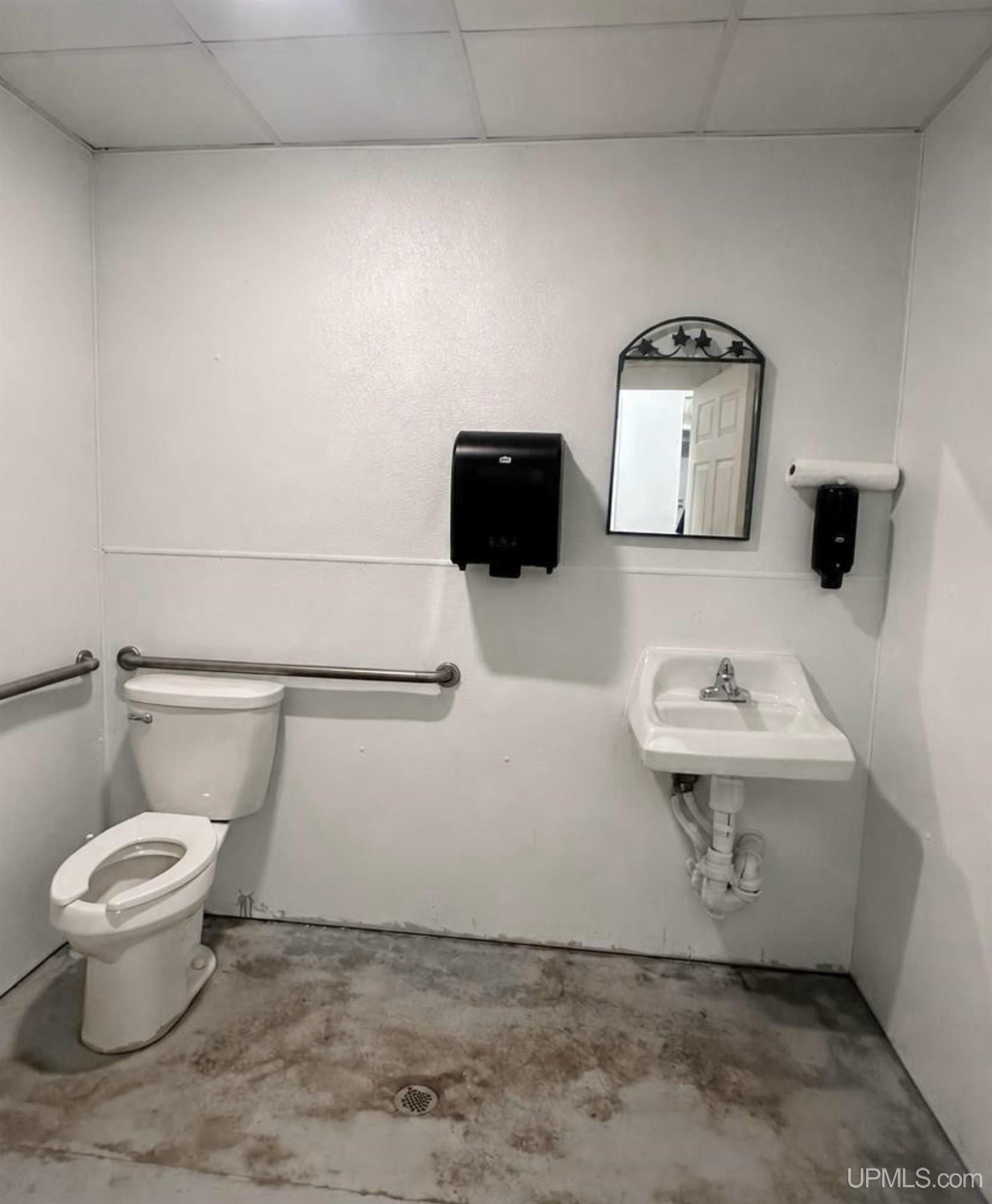 main property photo 11