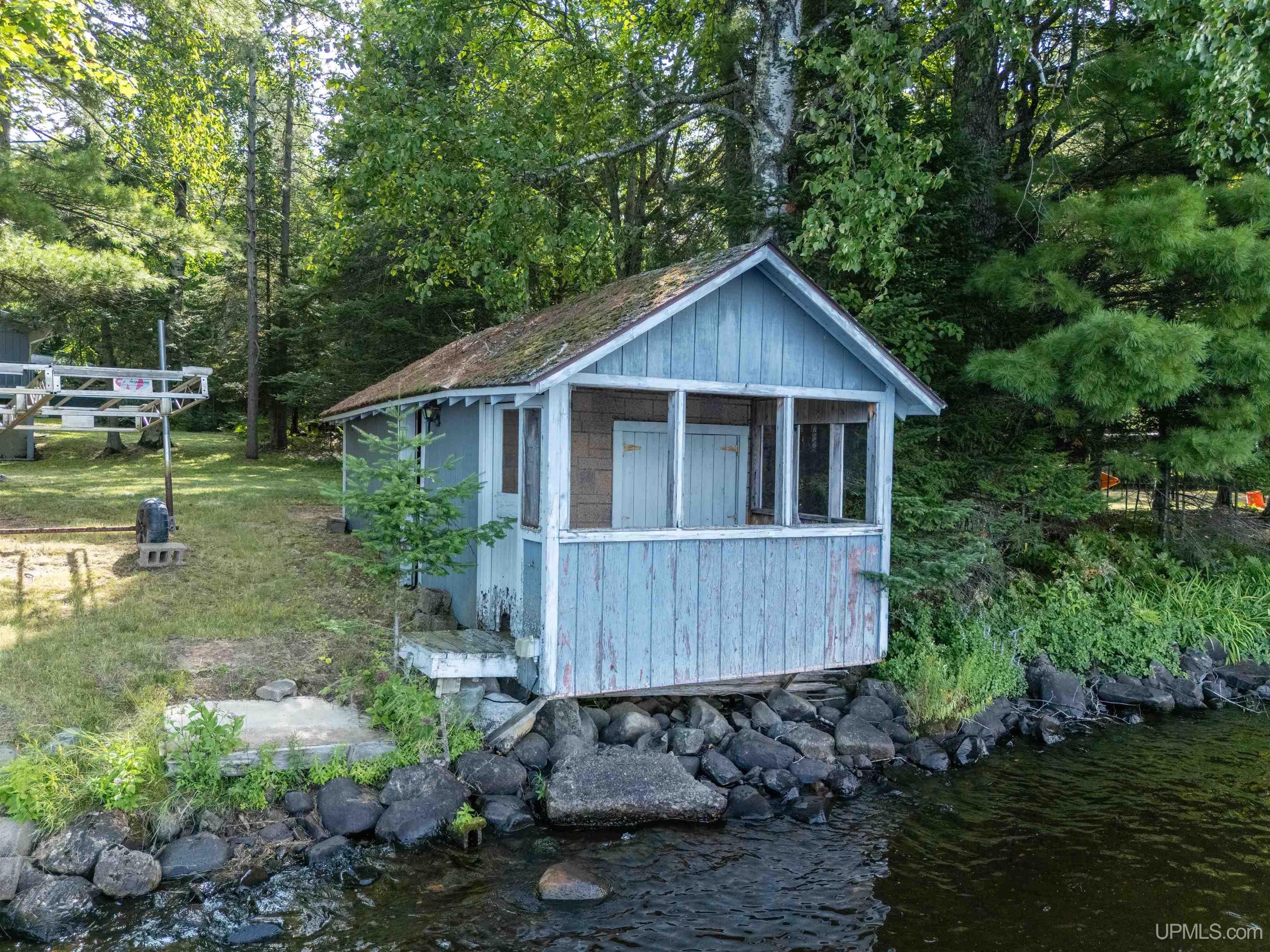 main property photo 32