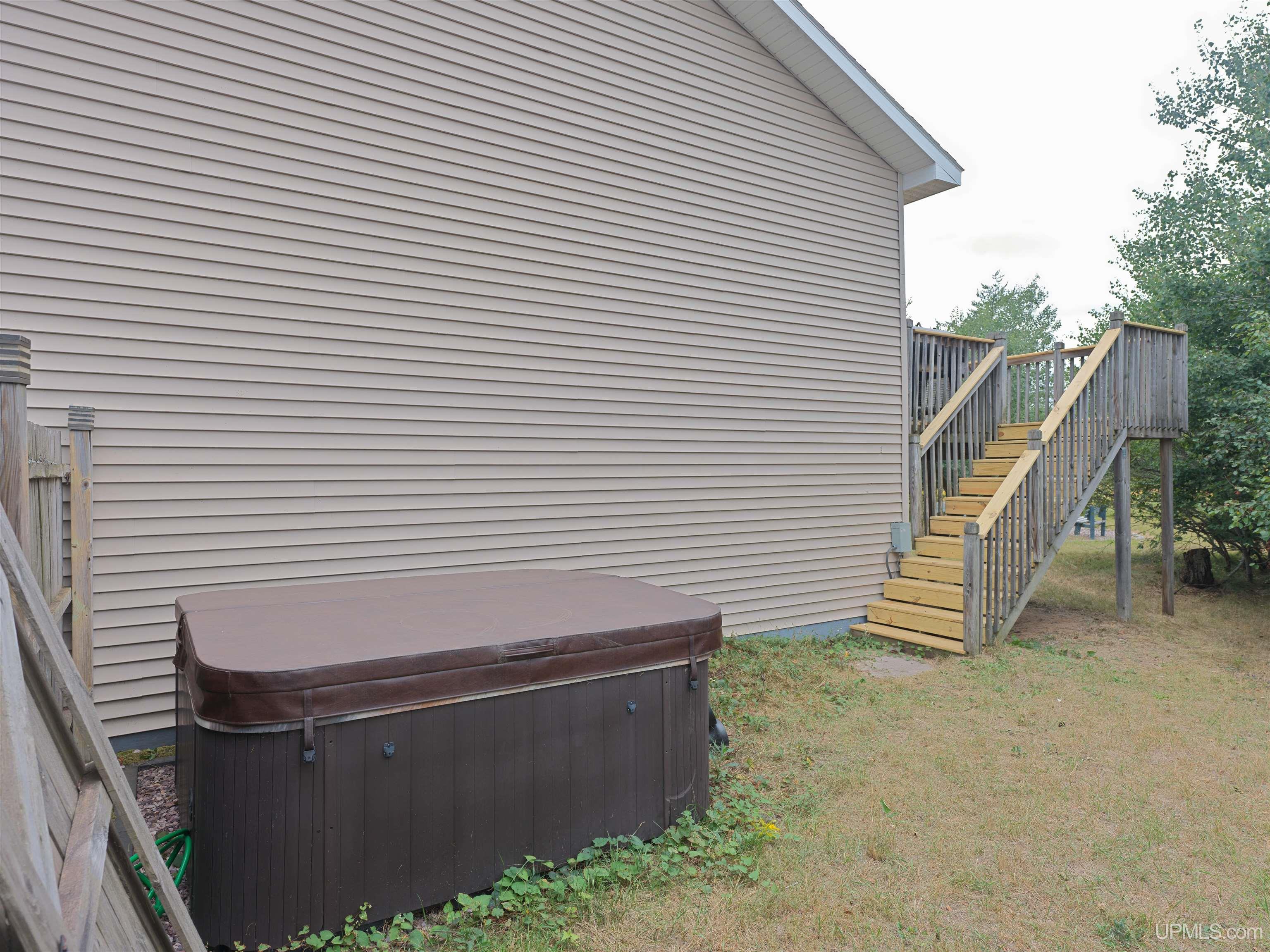 main property photo 28