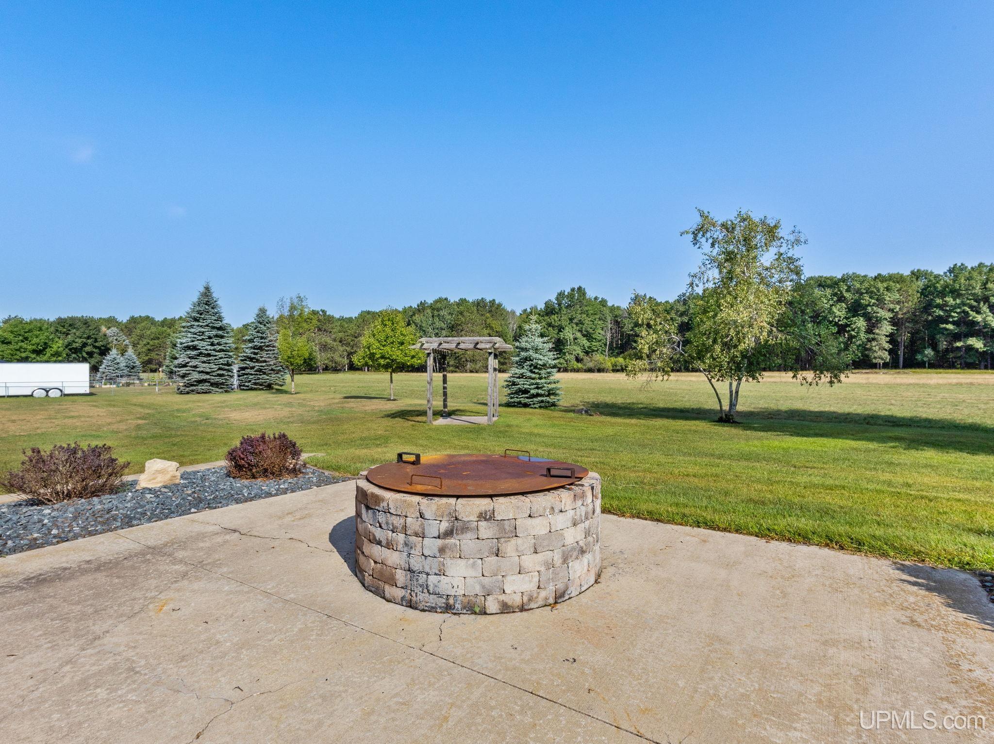 main property photo 28