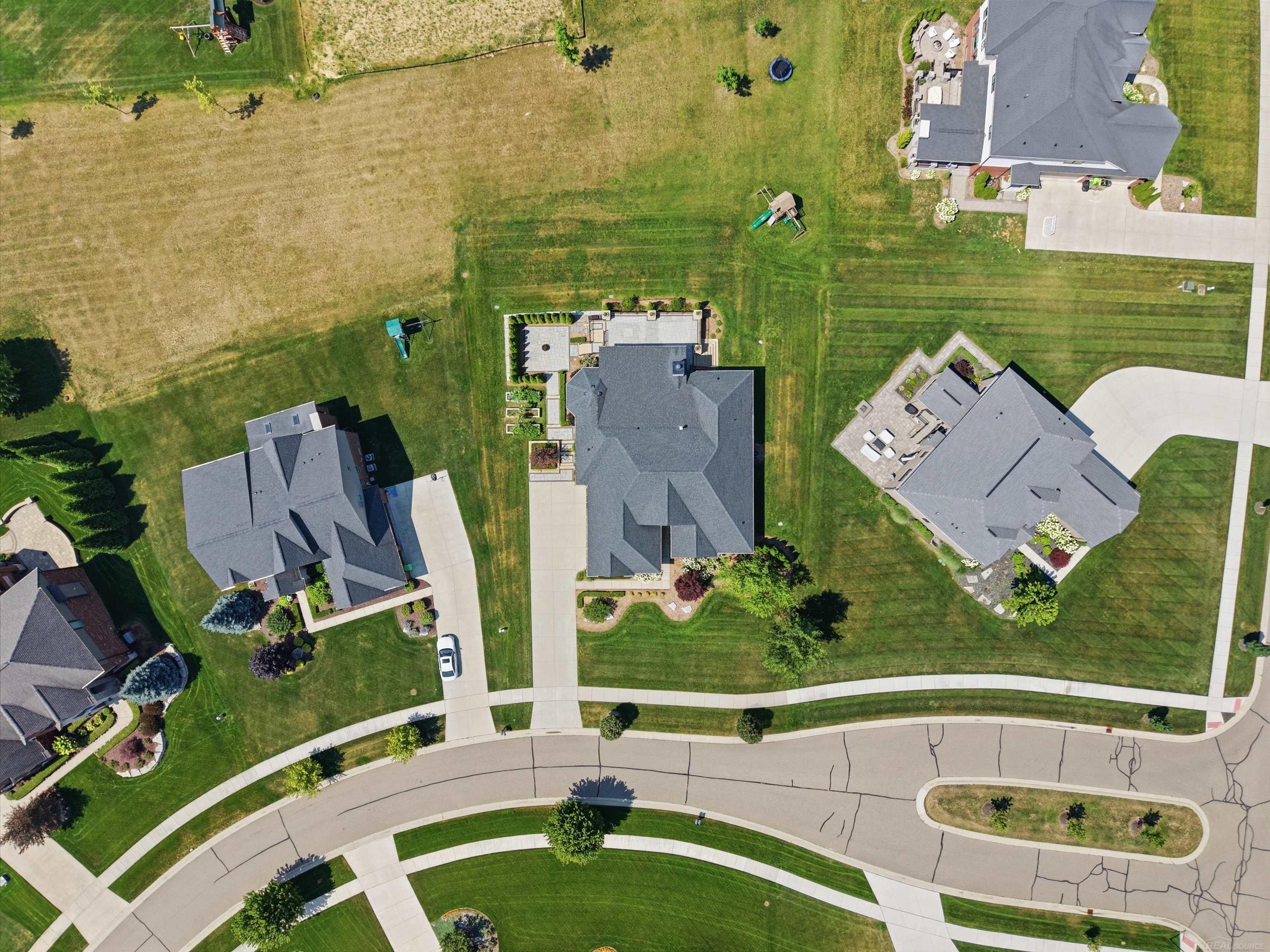 main property photo 17