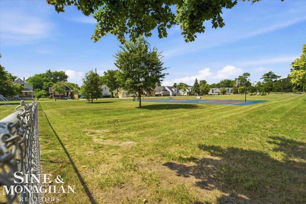 main property photo 17