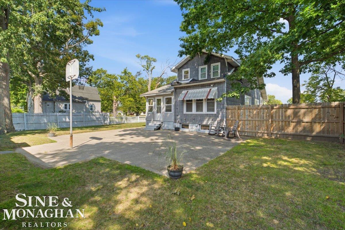 main property photo 19