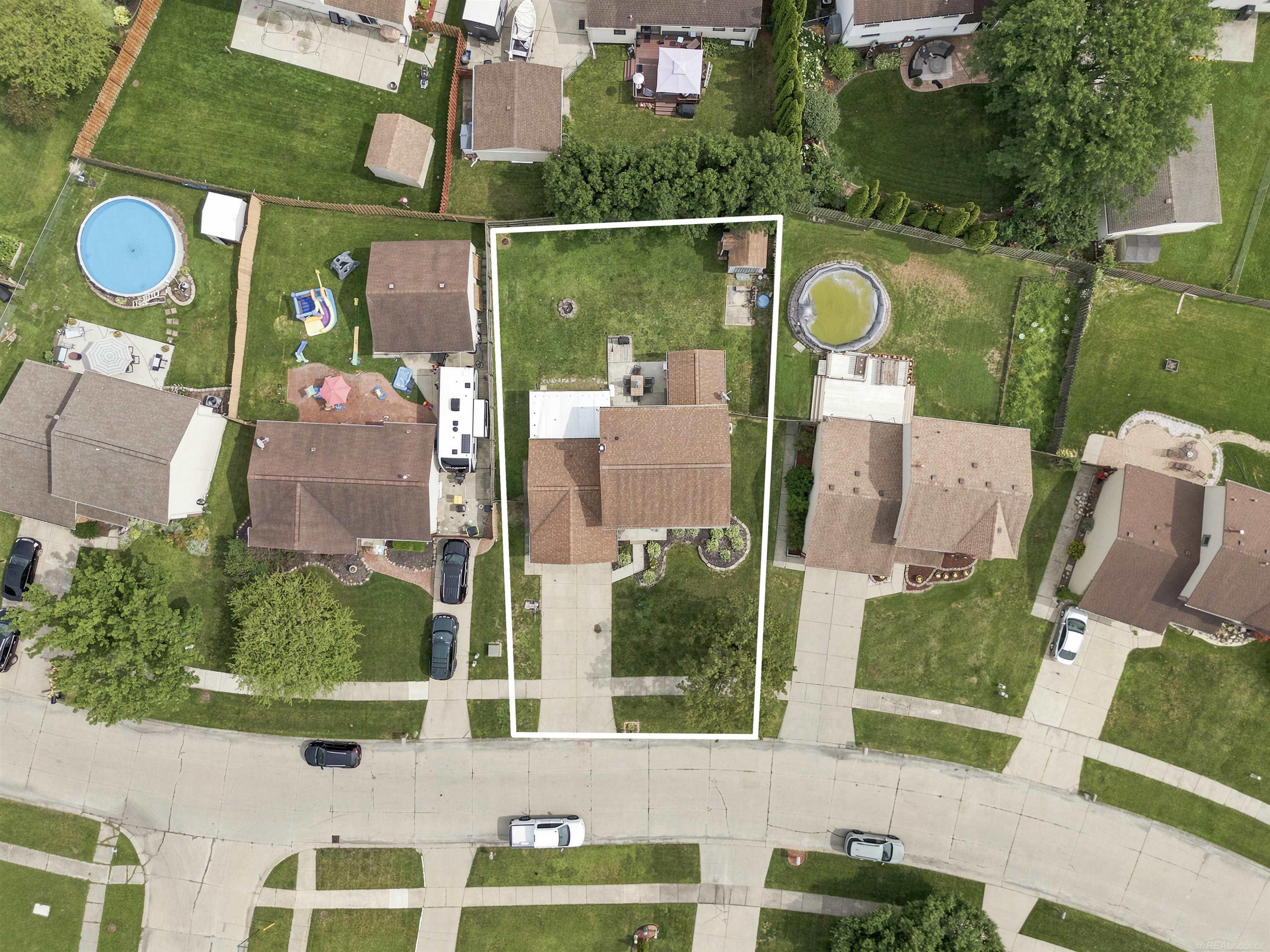 main property photo 30