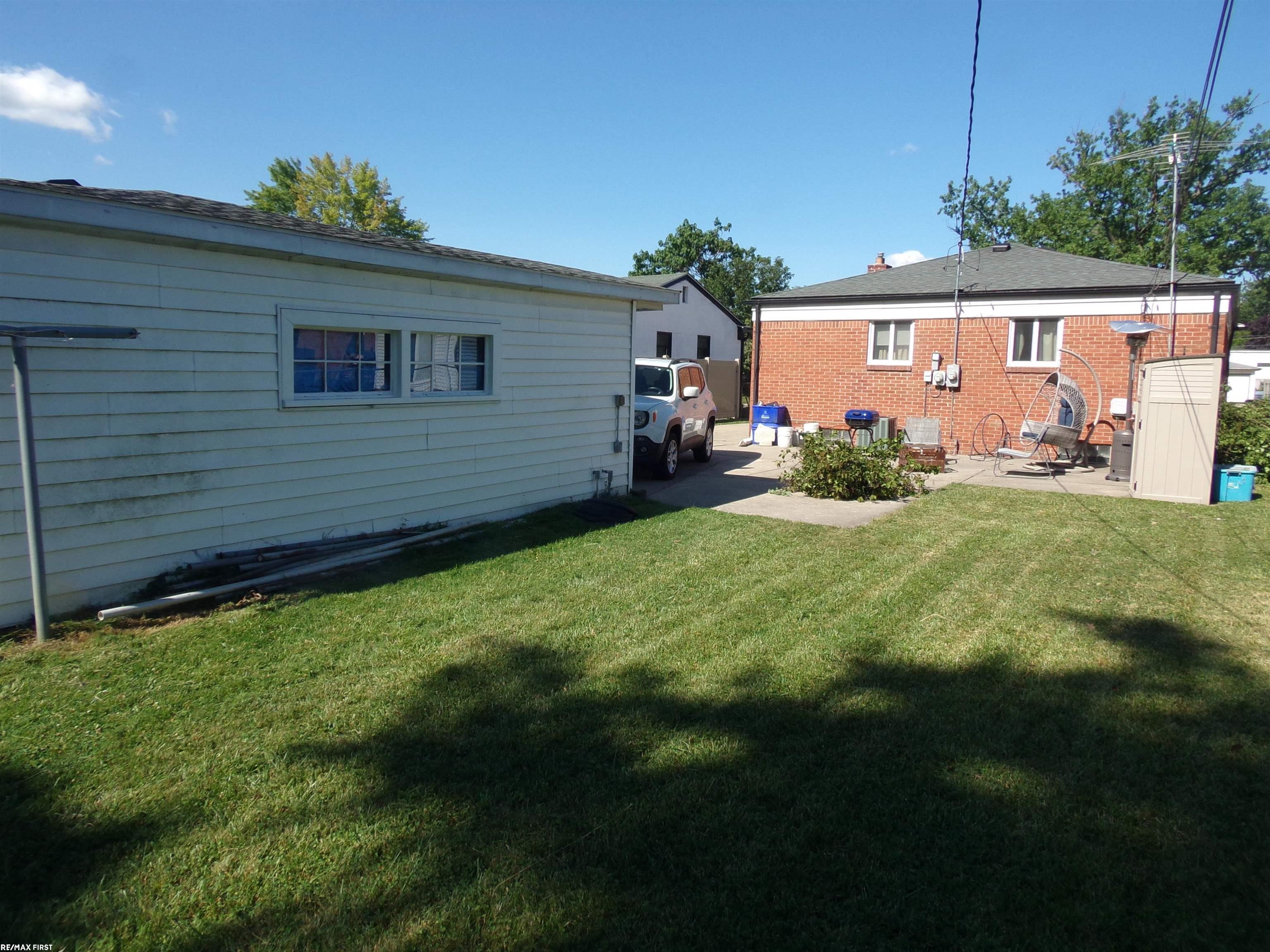 main property photo 13