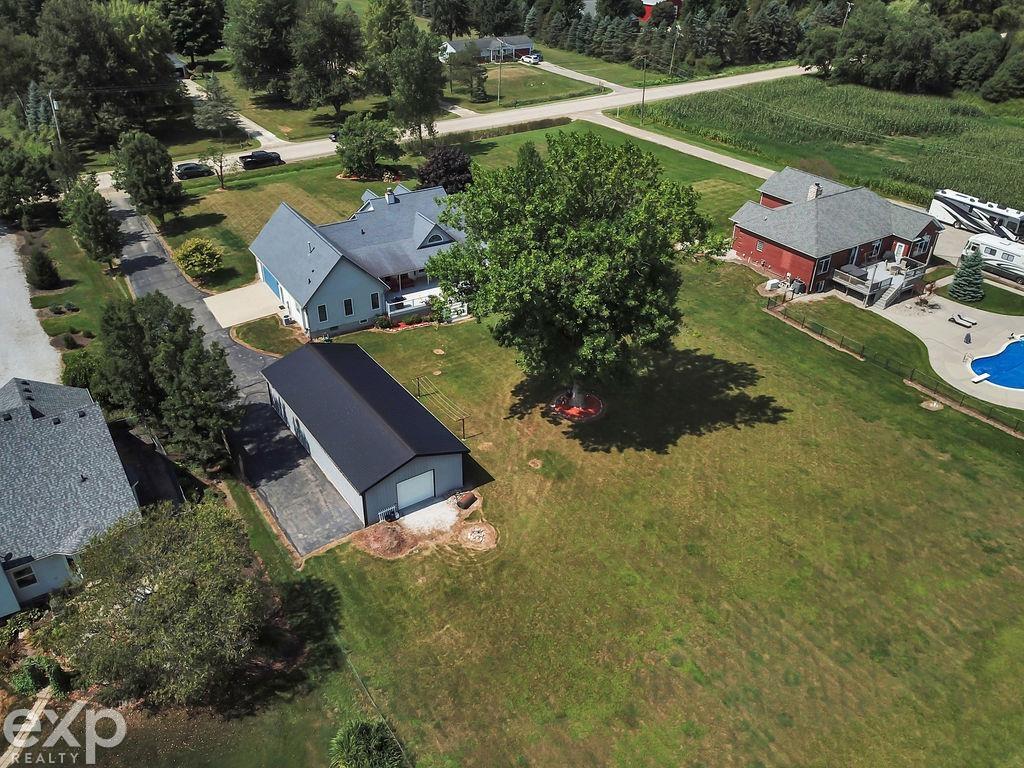 main property photo 40