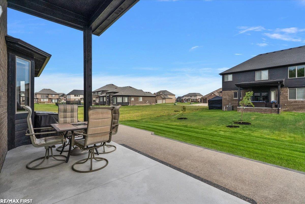 main property photo 9