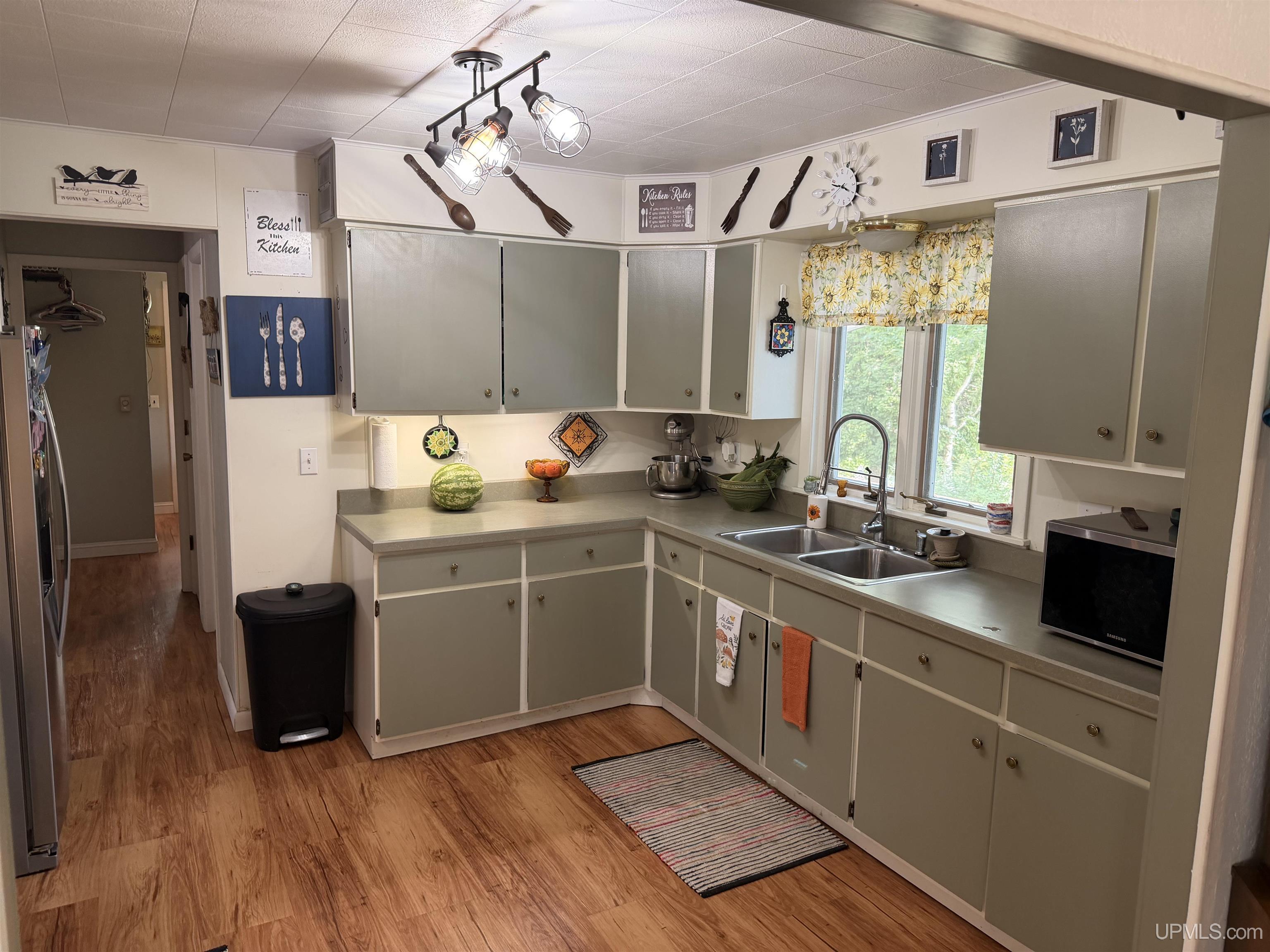 main property photo 16