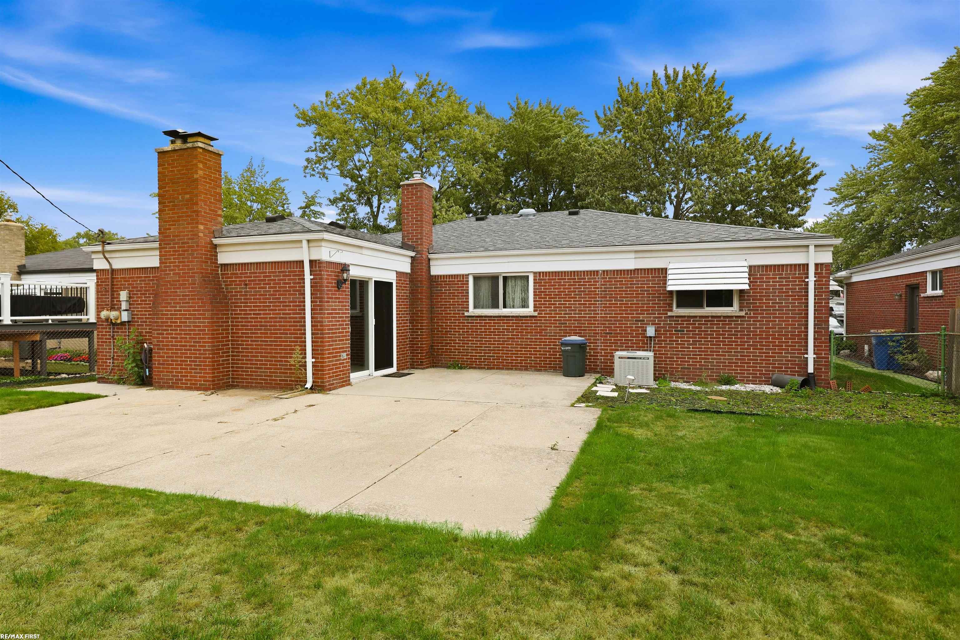 main property photo 28