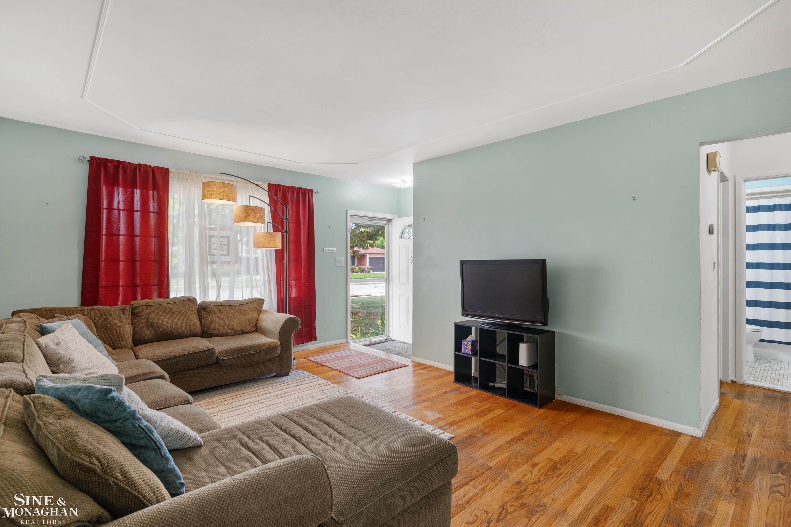 main property photo 5