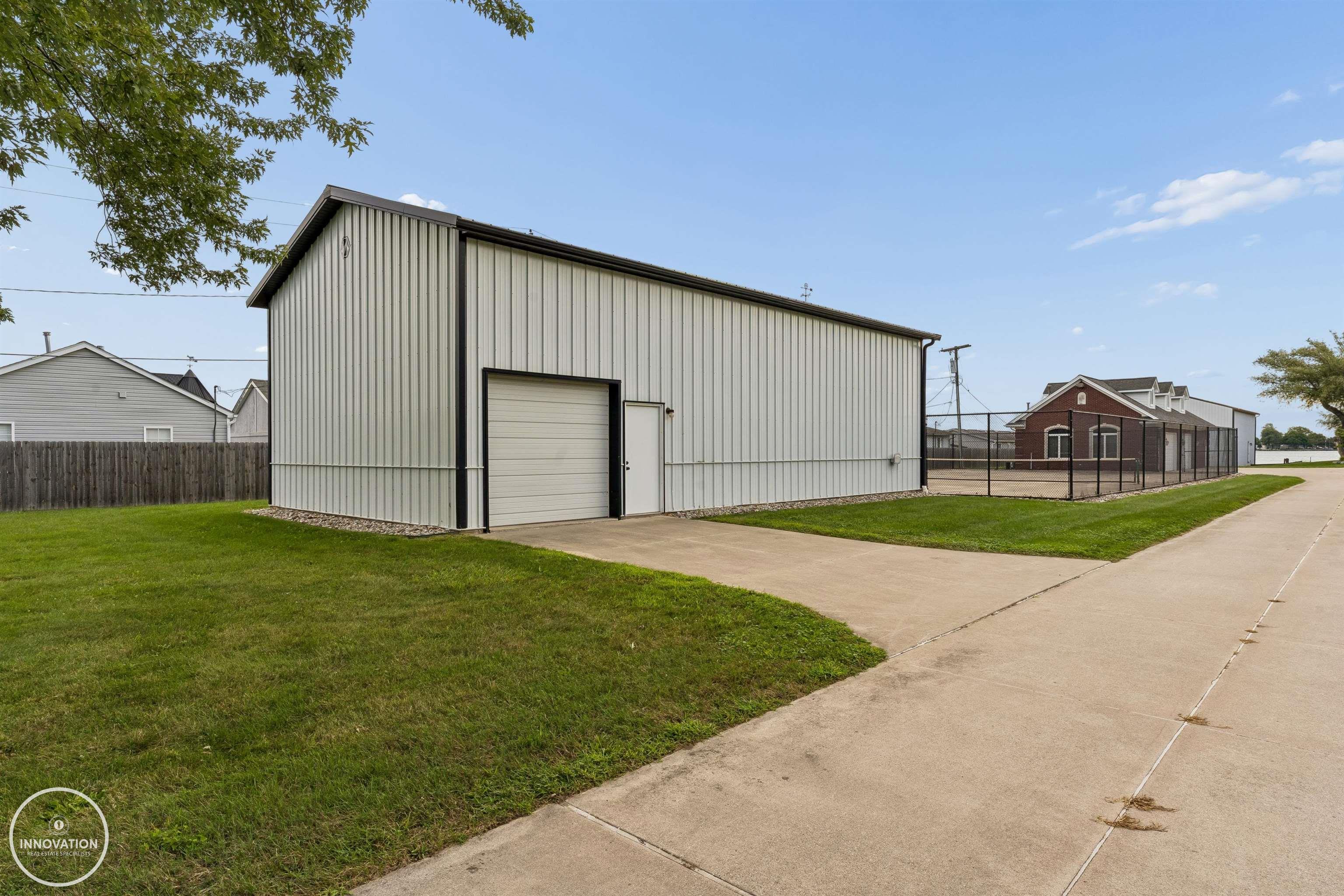main property photo 11