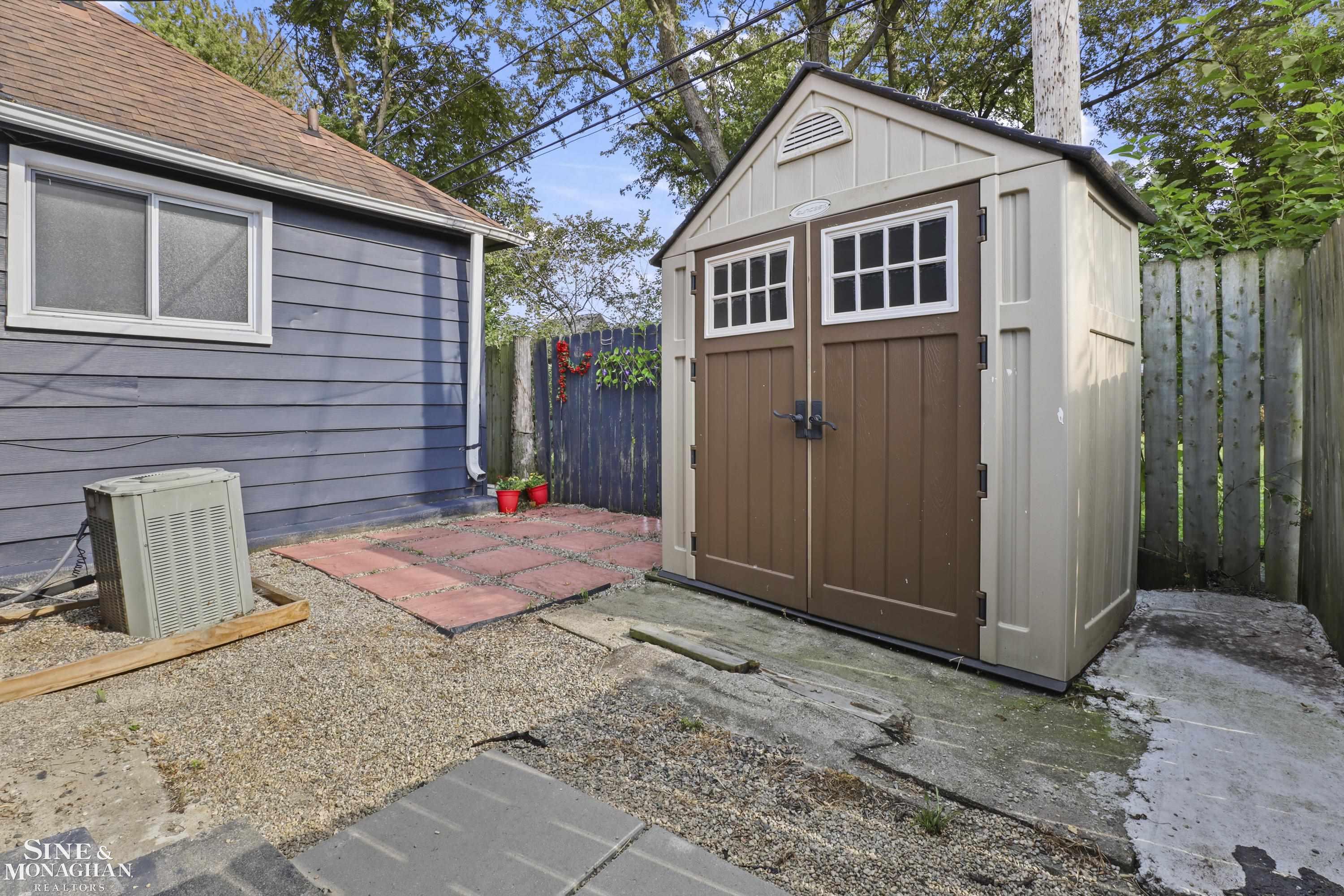 main property photo 17
