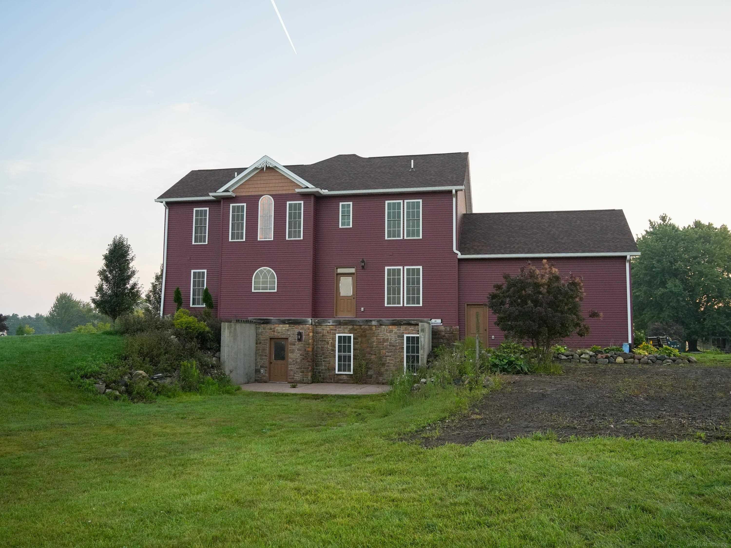 main property photo 13