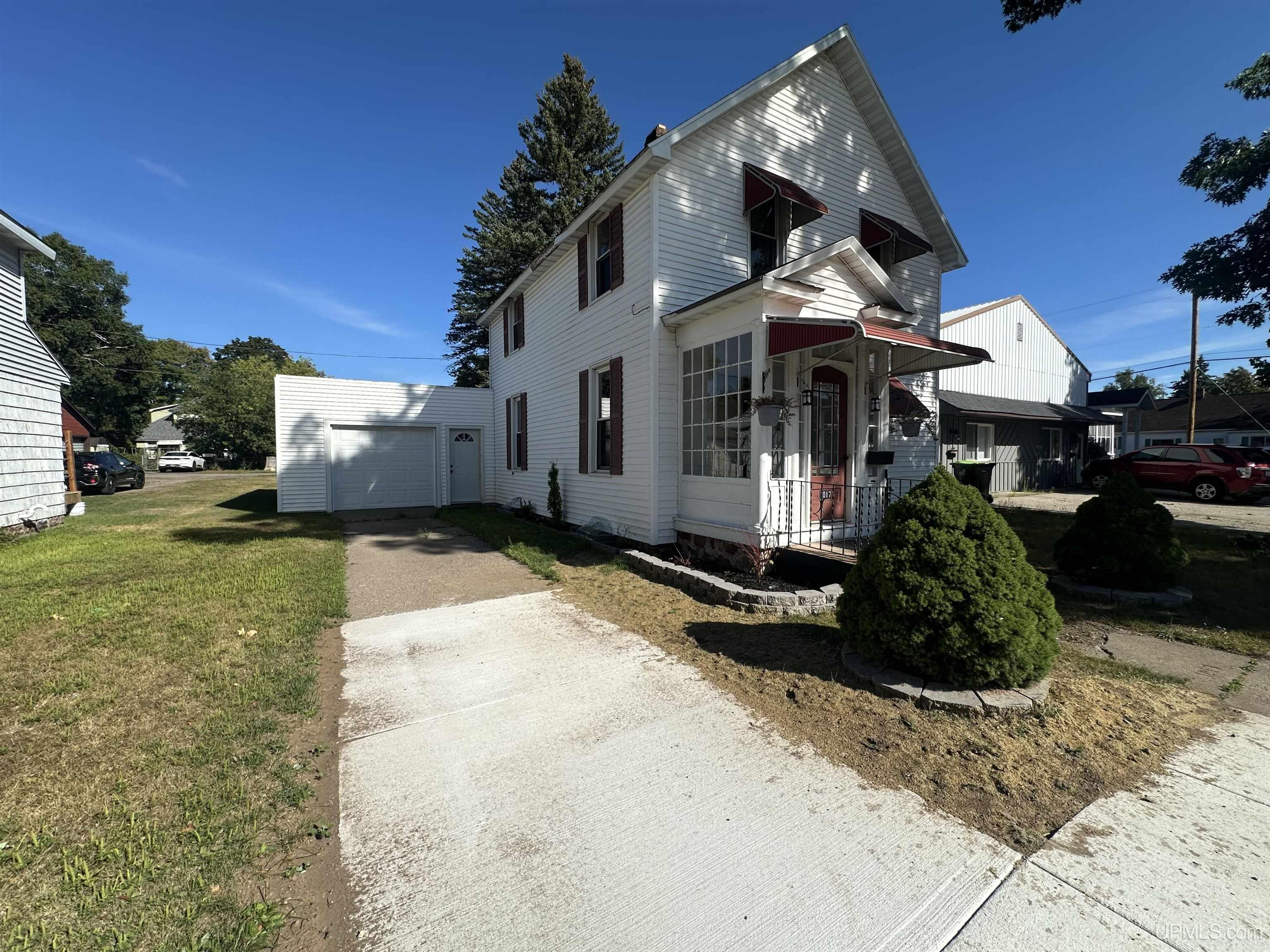 main property photo 23