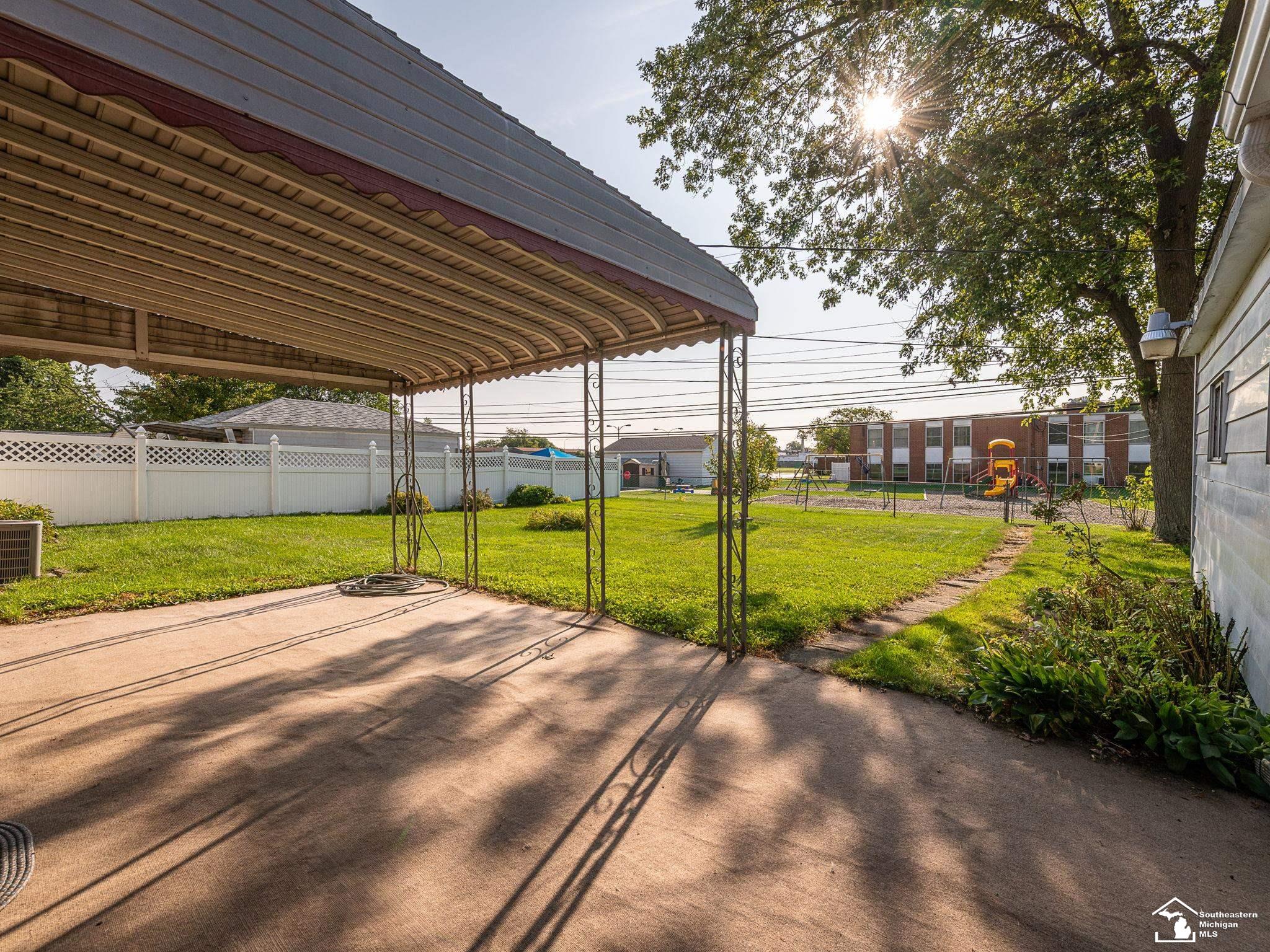 main property photo 30