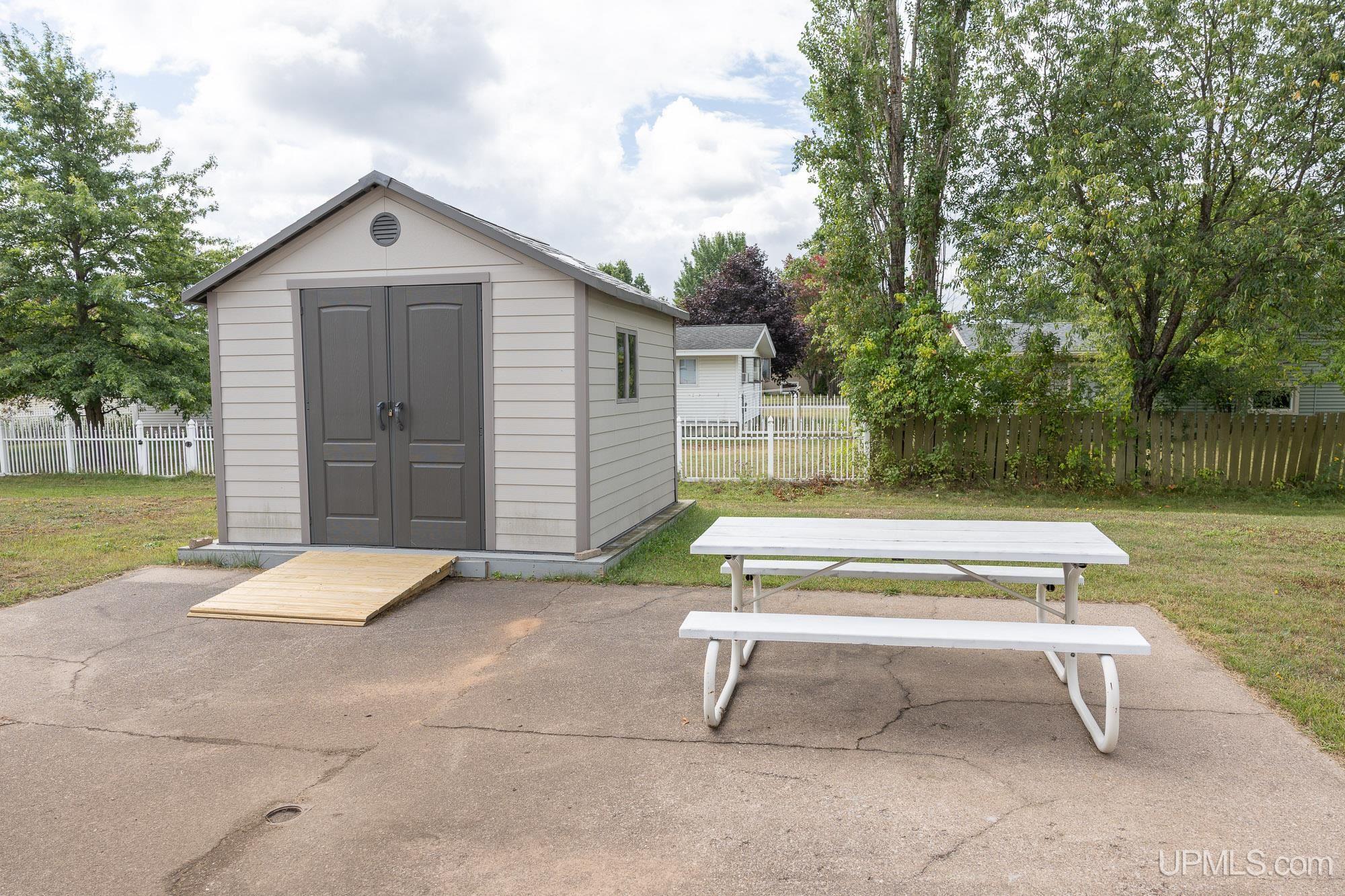 main property photo 59