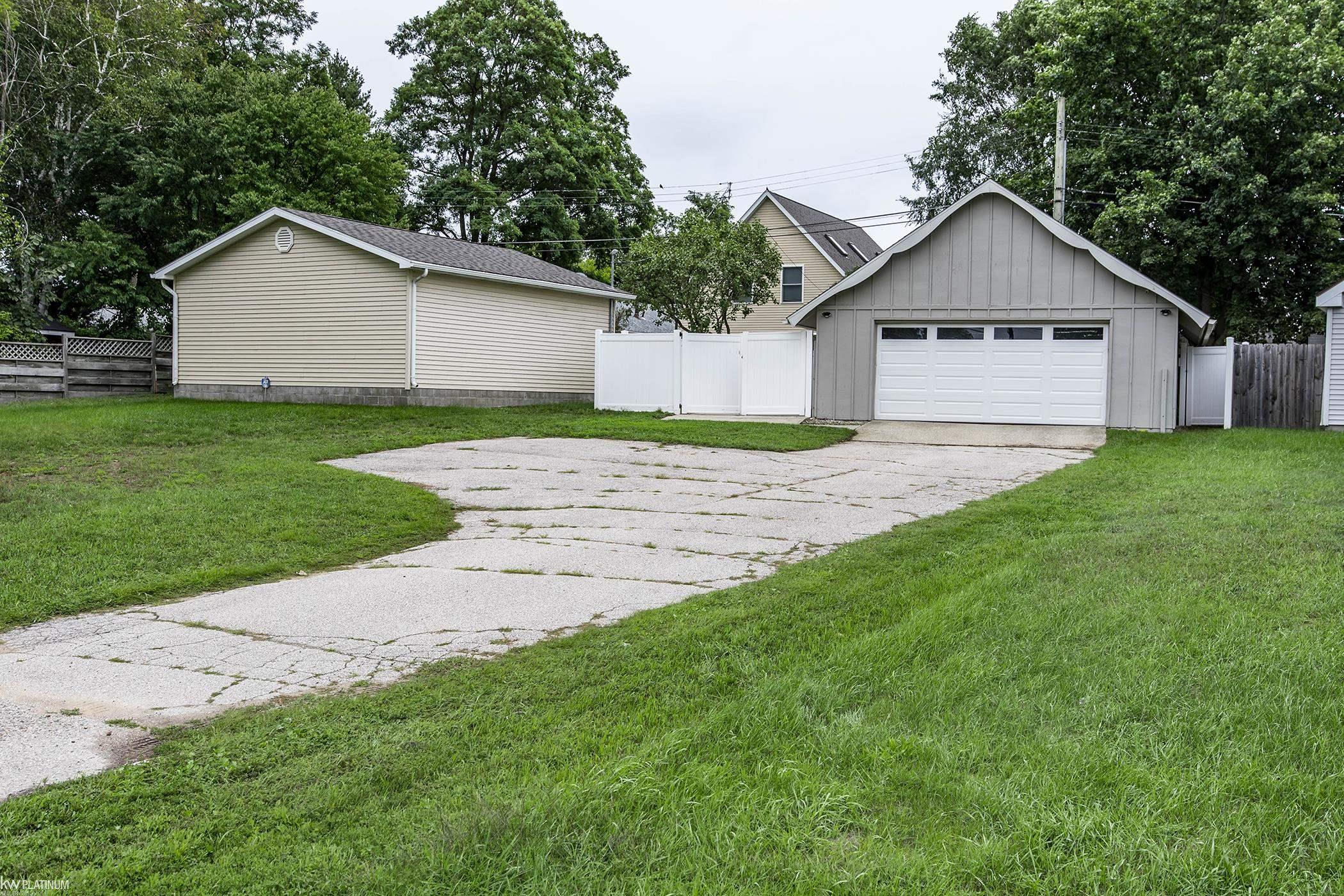 main property photo 43
