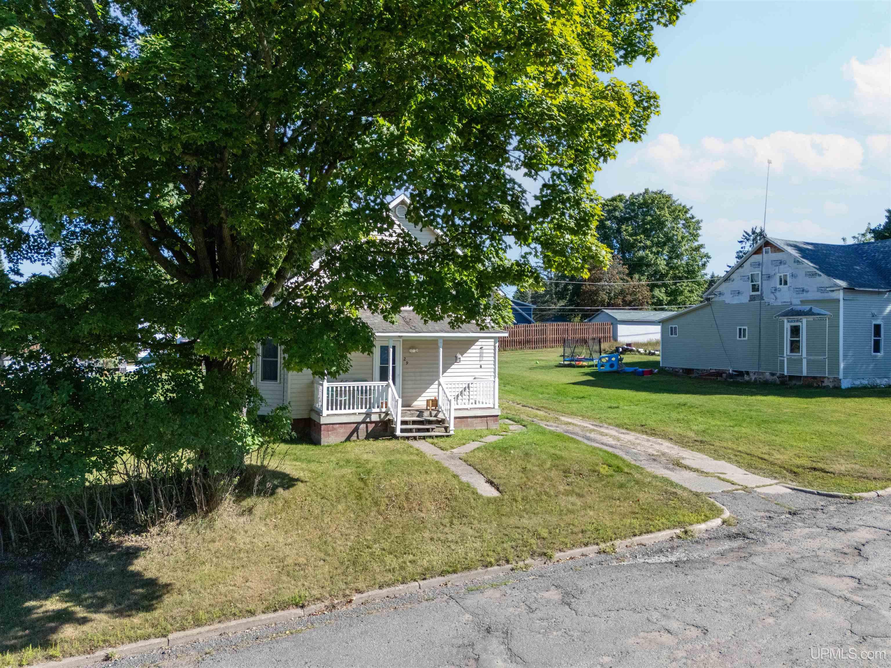 main property photo 20
