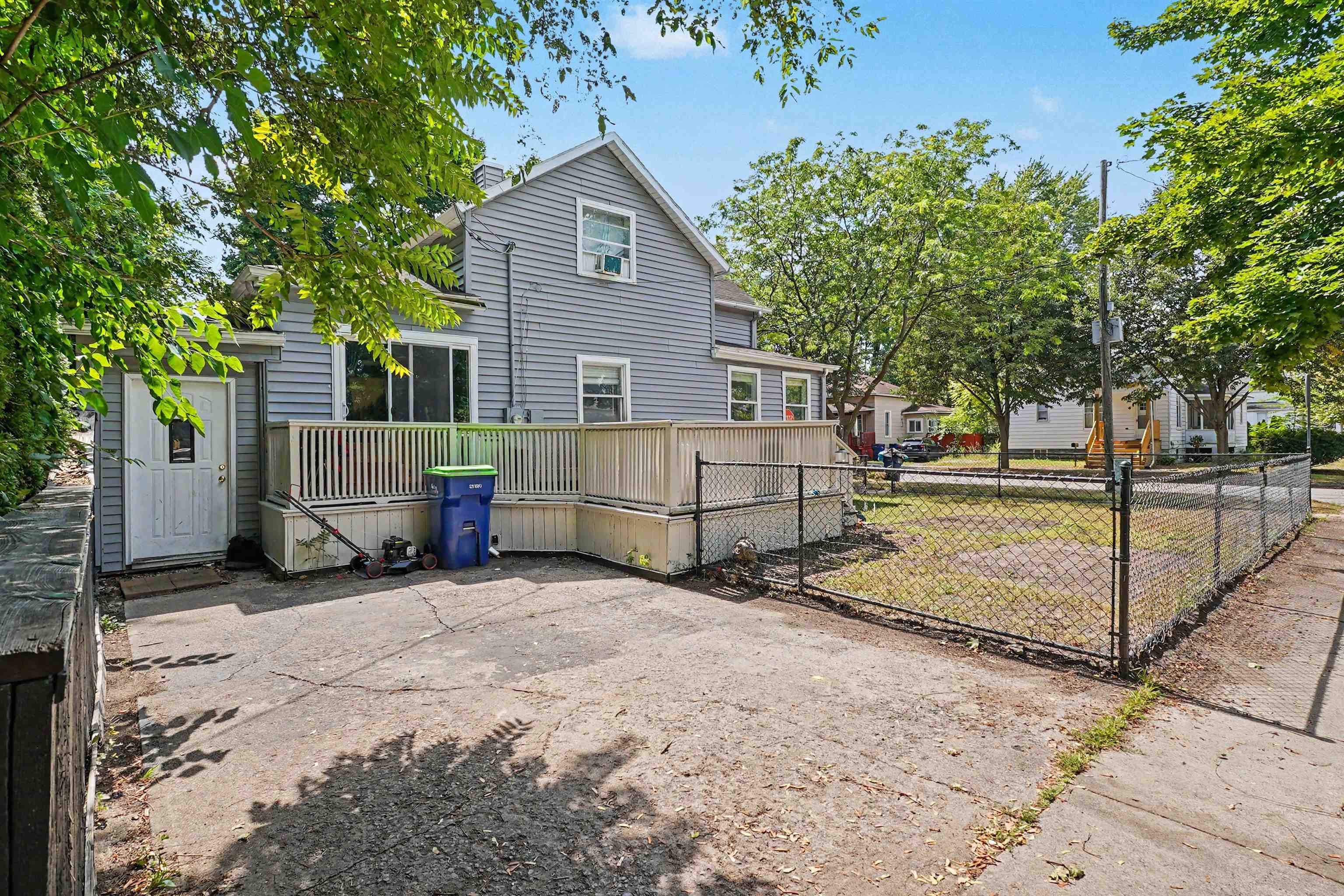 main property photo 20