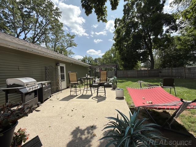 main property photo 8