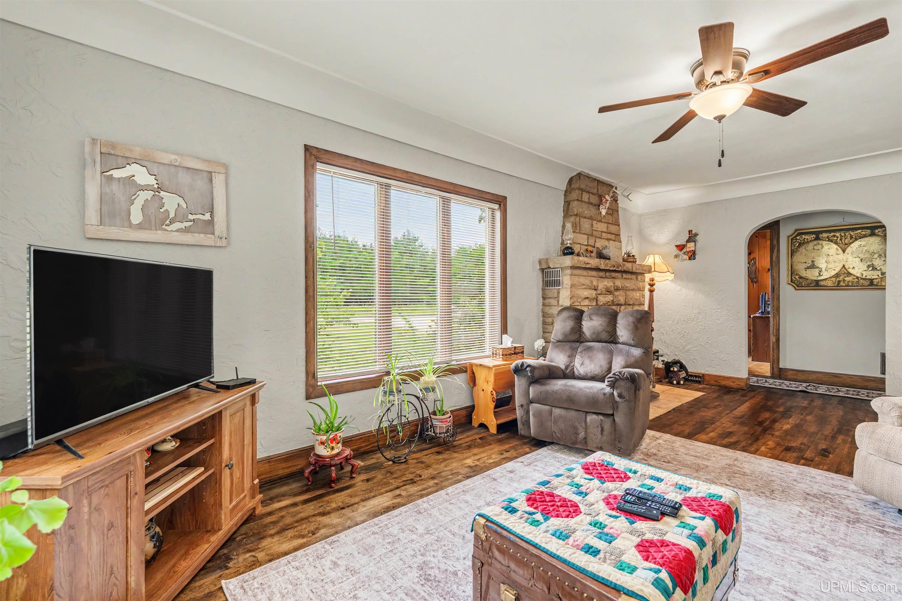 main property photo 5