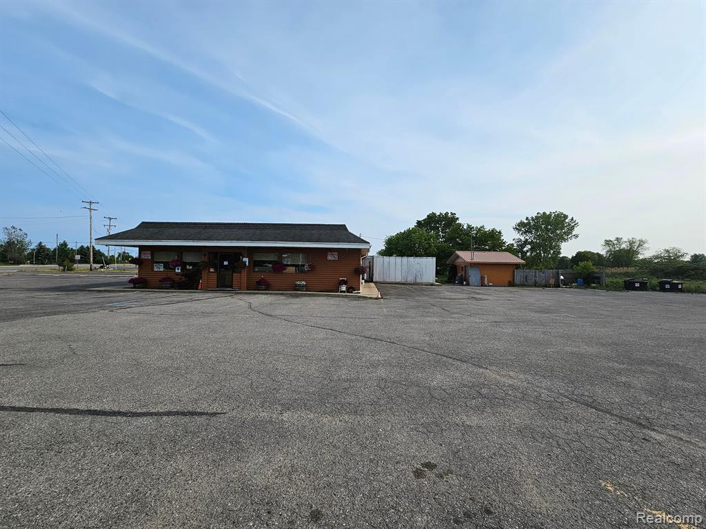 main property photo 33