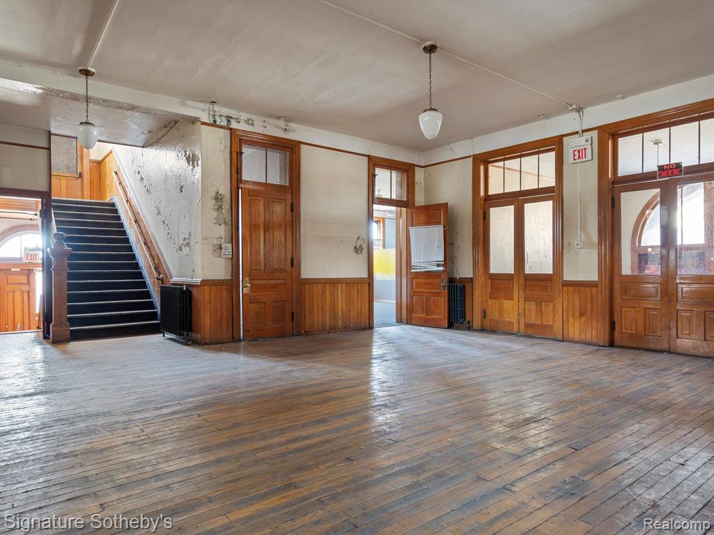 main property photo 18