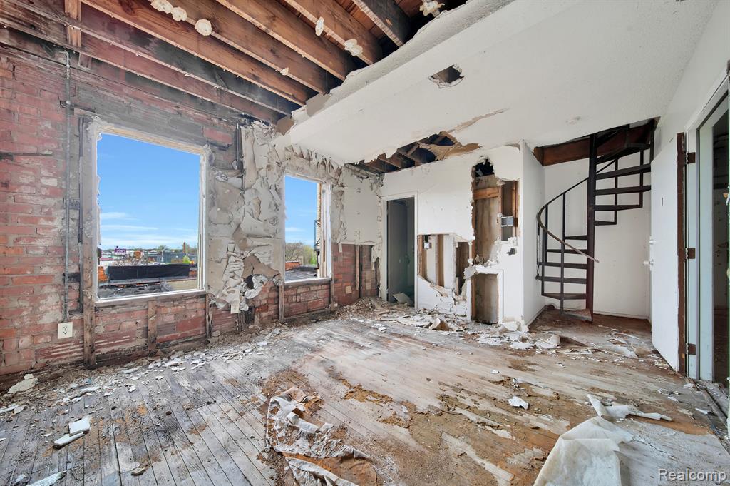 main property photo 37