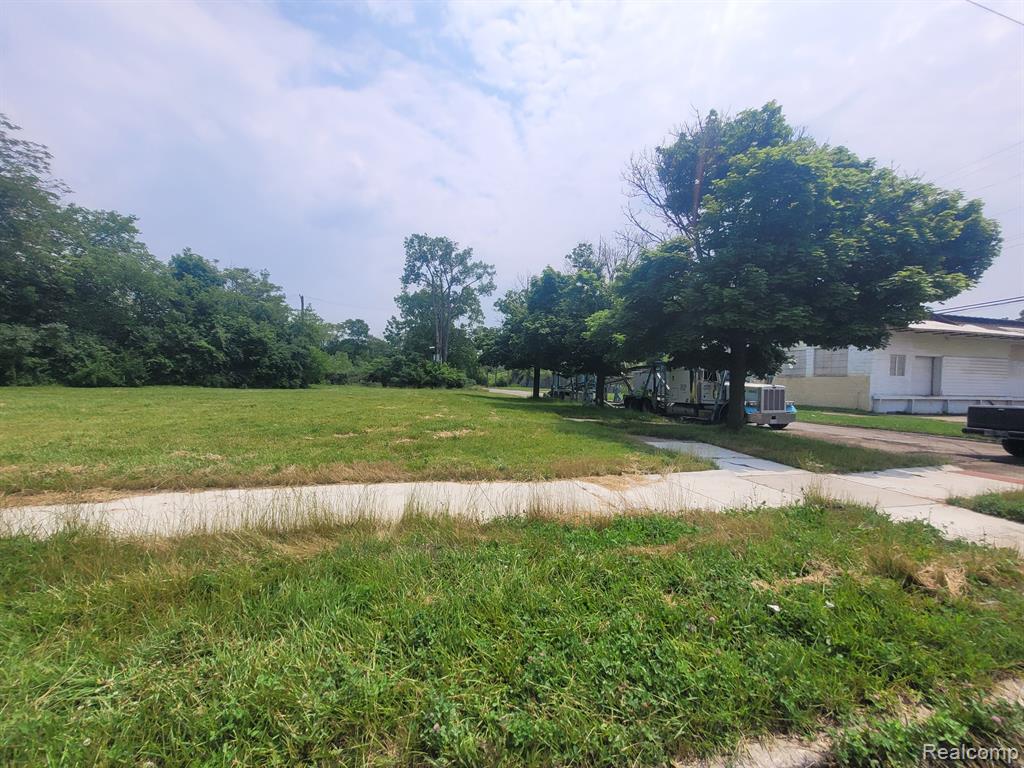 main property photo 12