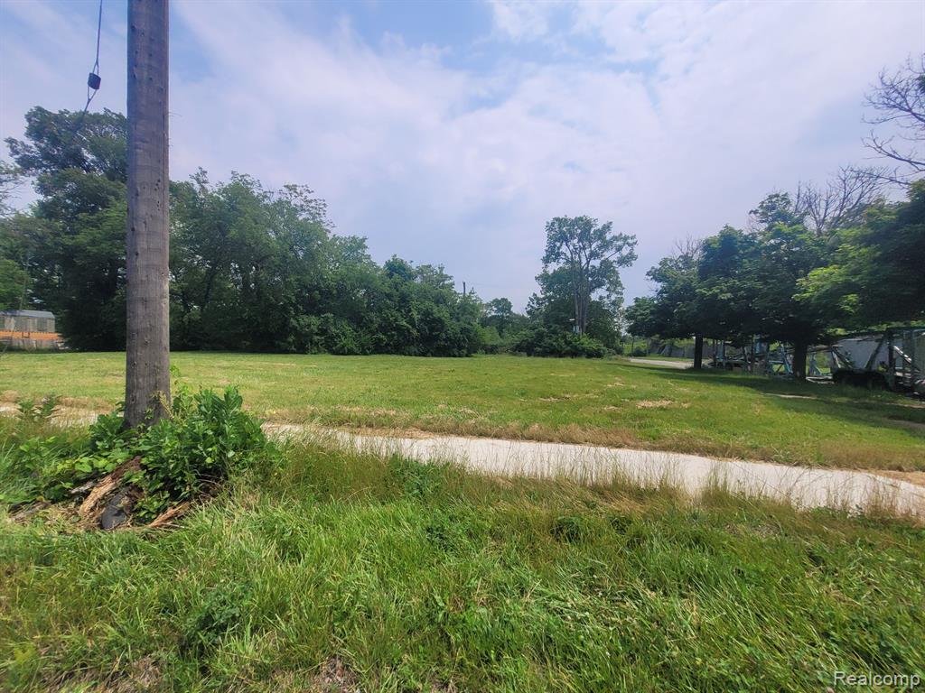 main property photo 13
