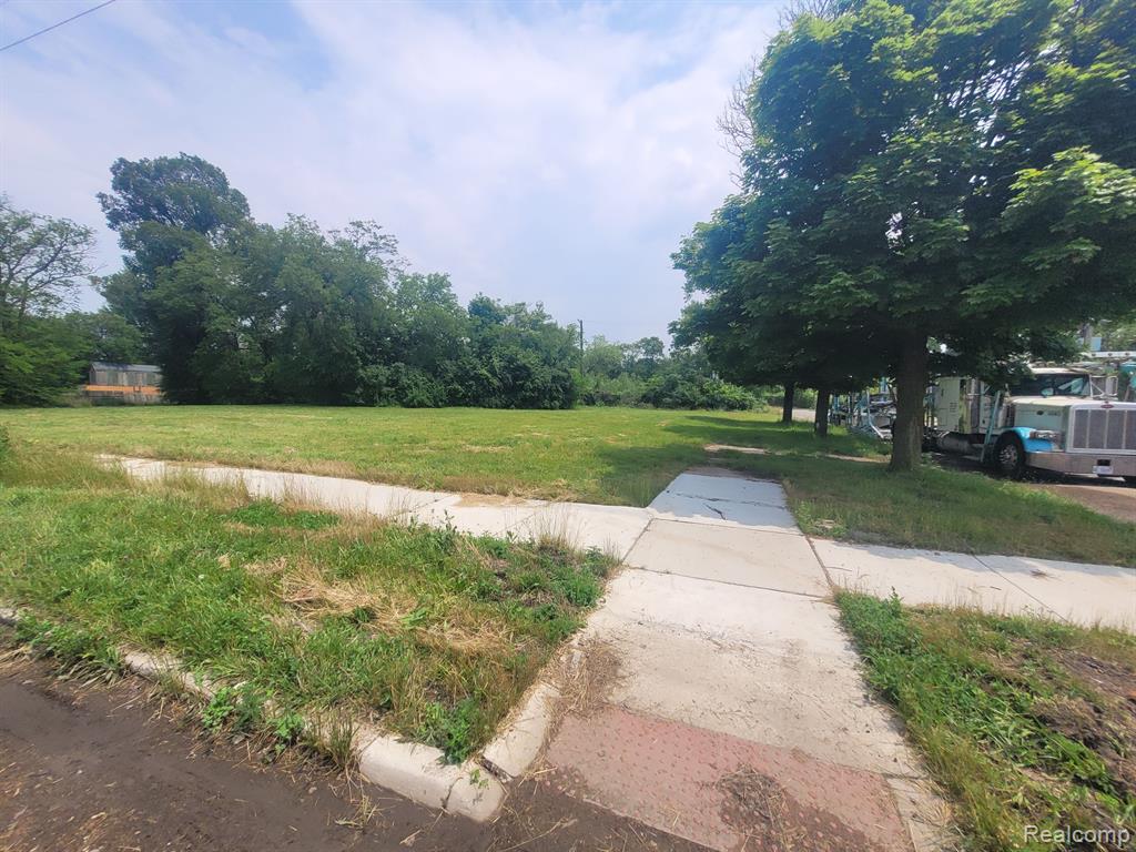 main property photo 9
