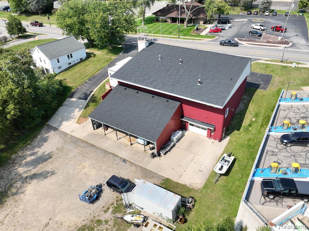main property photo 9