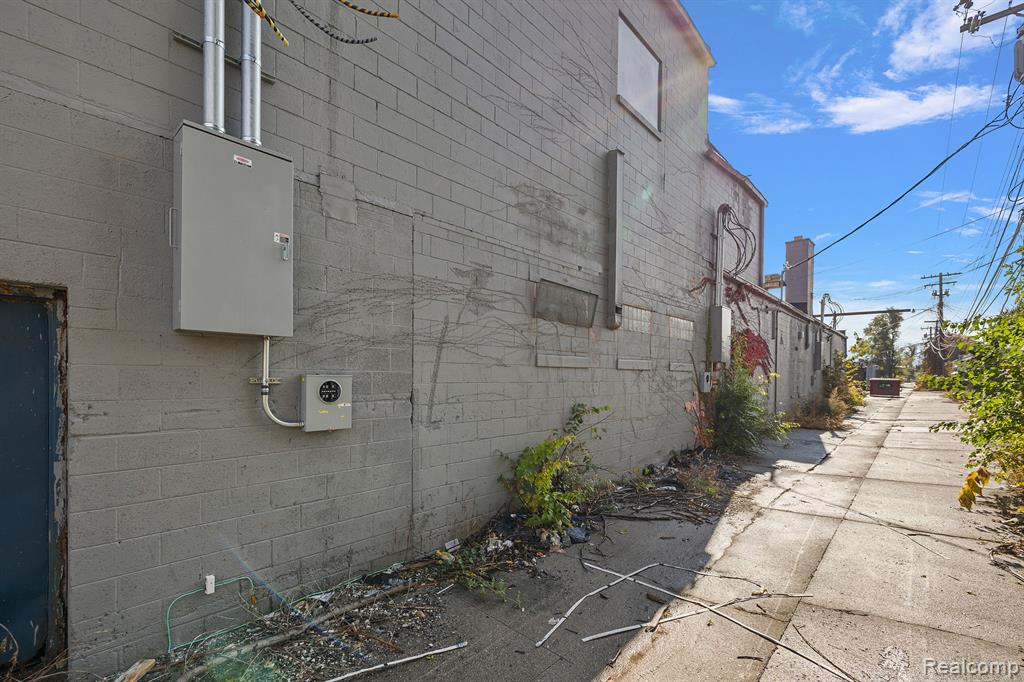 main property photo 25