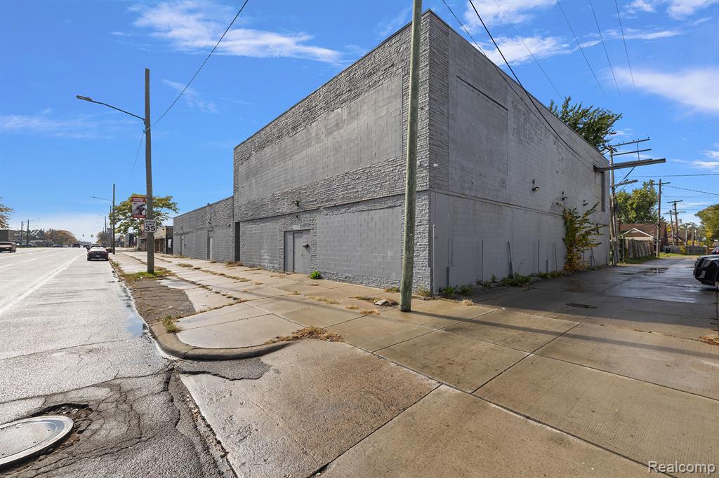 main property photo 27
