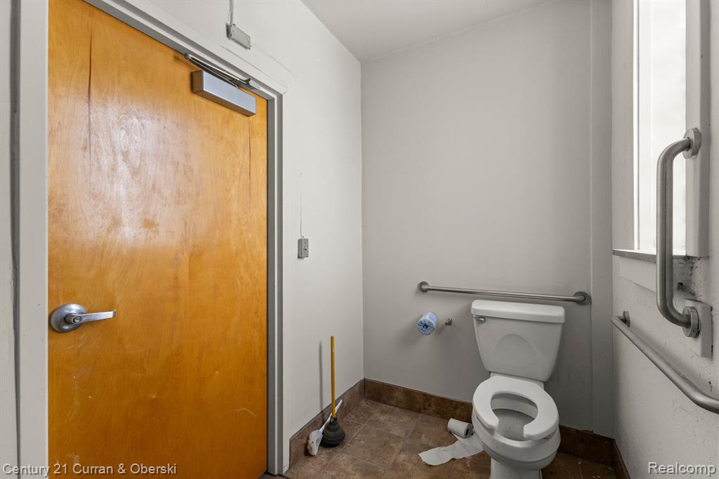 main property photo 20