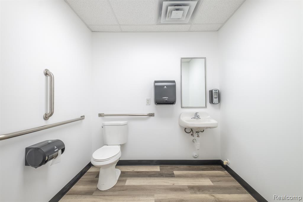 main property photo 17