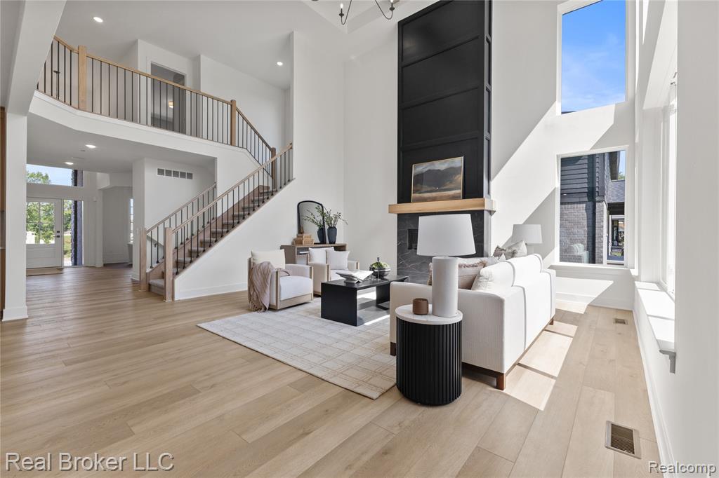 property viewer photo 18