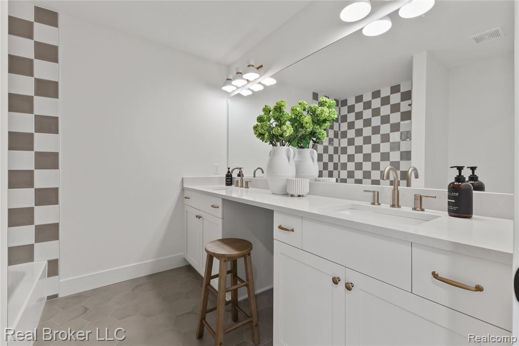property viewer photo 65